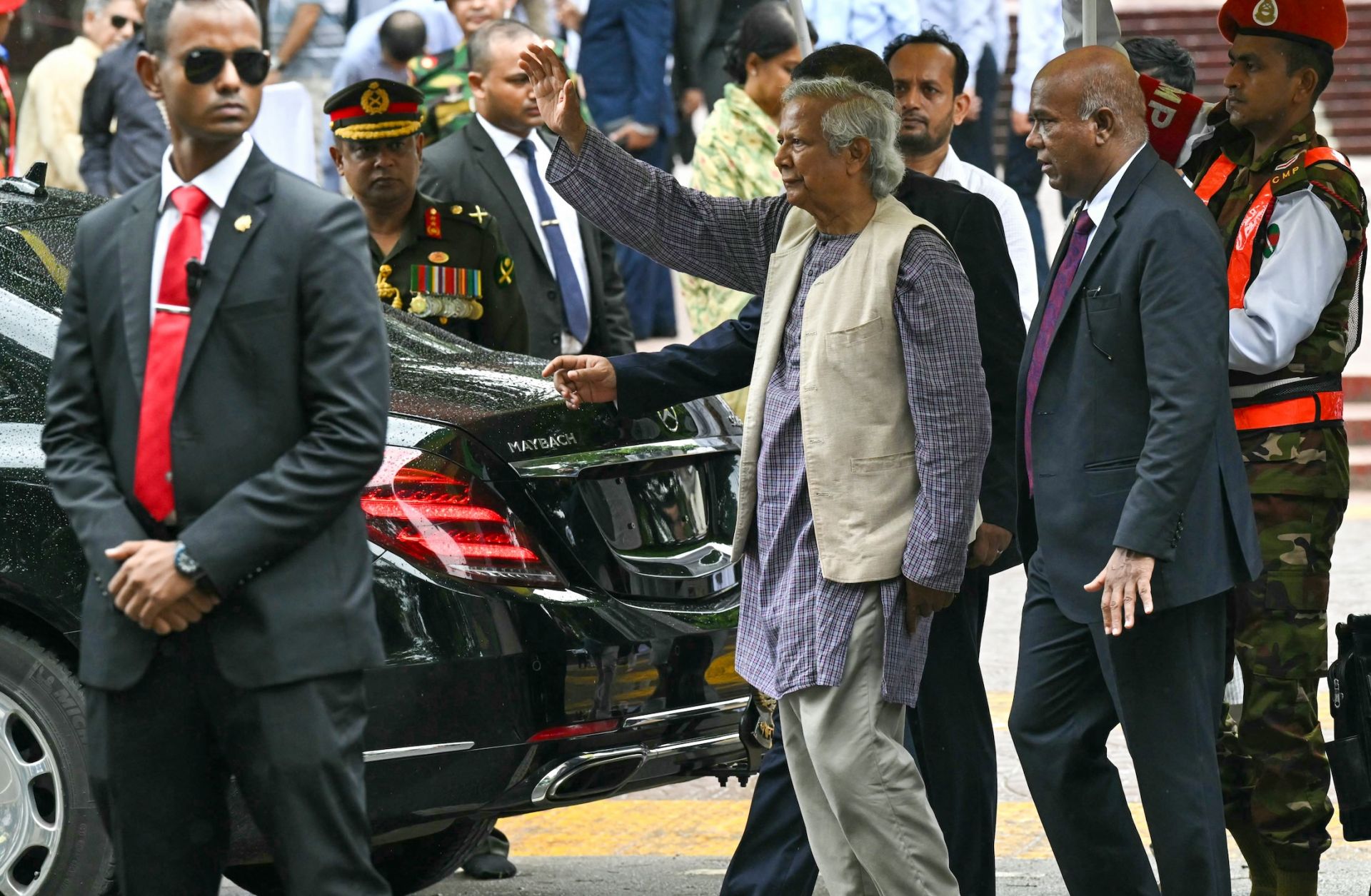 Muhammad Yunus (4R) on Aug. 9, 2024, in Dhaka, Bangladesh.