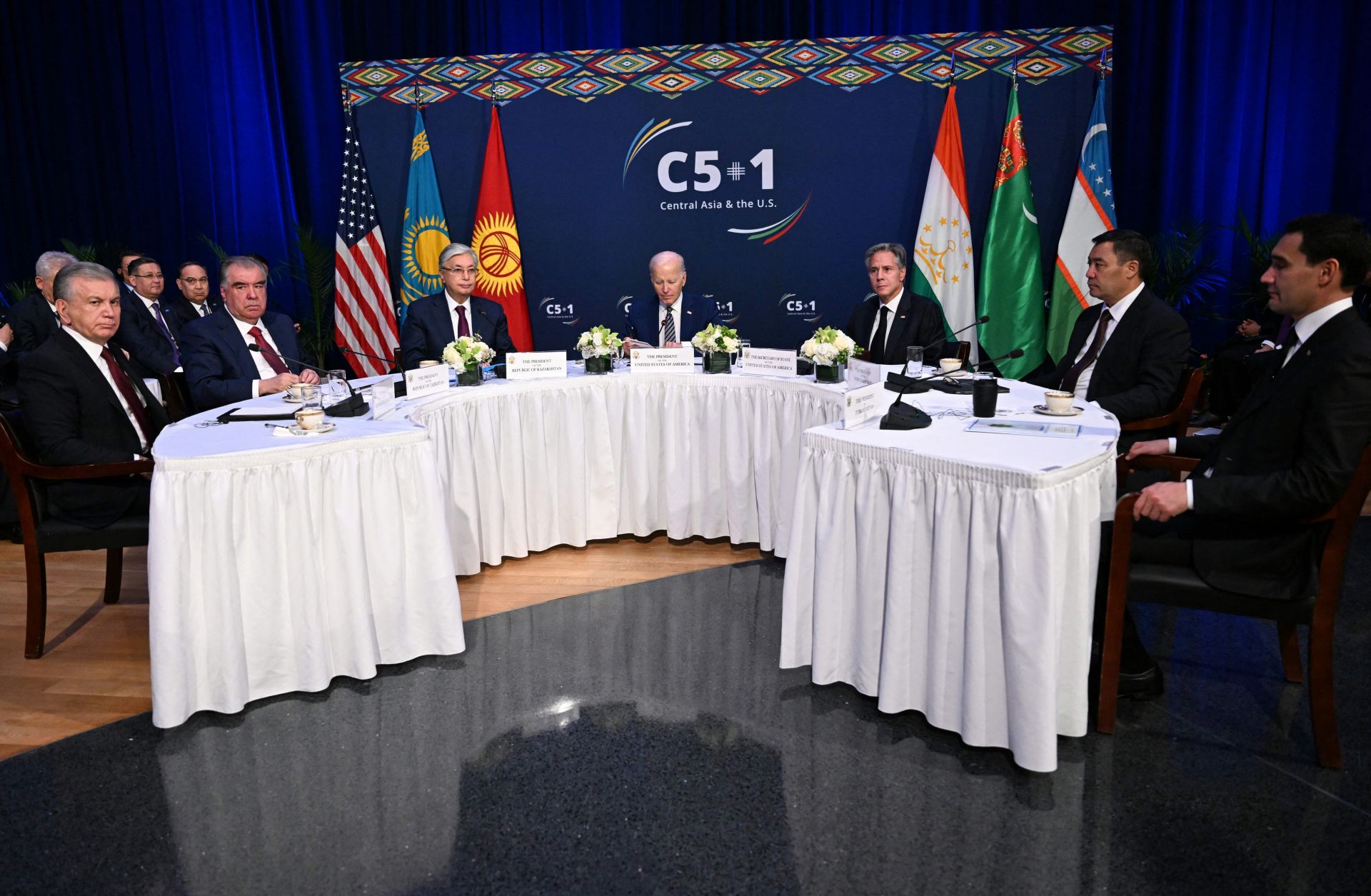 U.S. President Joe Biden (C) and U.S. Secretary of State Antony Blinken (3R) participate in a meeting of the C5+1 with Kazakh President Kassym-Jomart Tokayev, Kyrgyz President Sadyr Zhaparov, Tajik President Emomali Rahmon, Turkmen President Serdar Berdymukhamedov and Uzbek President Shavkat Mirziyoyev in New York City on Sept. 19, 2023. 
