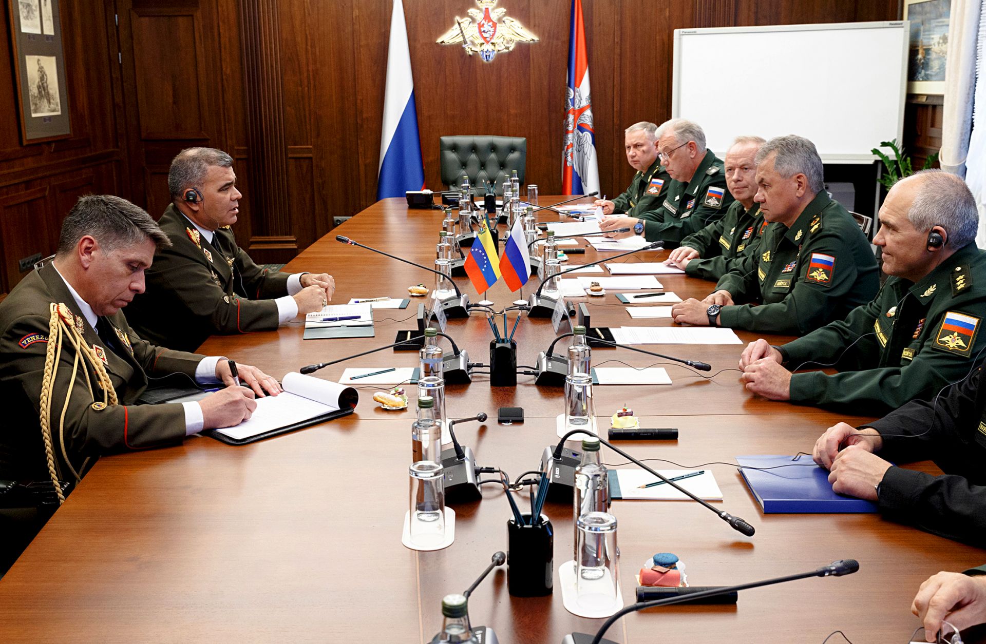 Russian Defense Minister Sergei Shoigu (second from right) and his Venezuelan counterpart, Vladimir Padrino Lopez (second from left), hold a meeting in Moscow. 