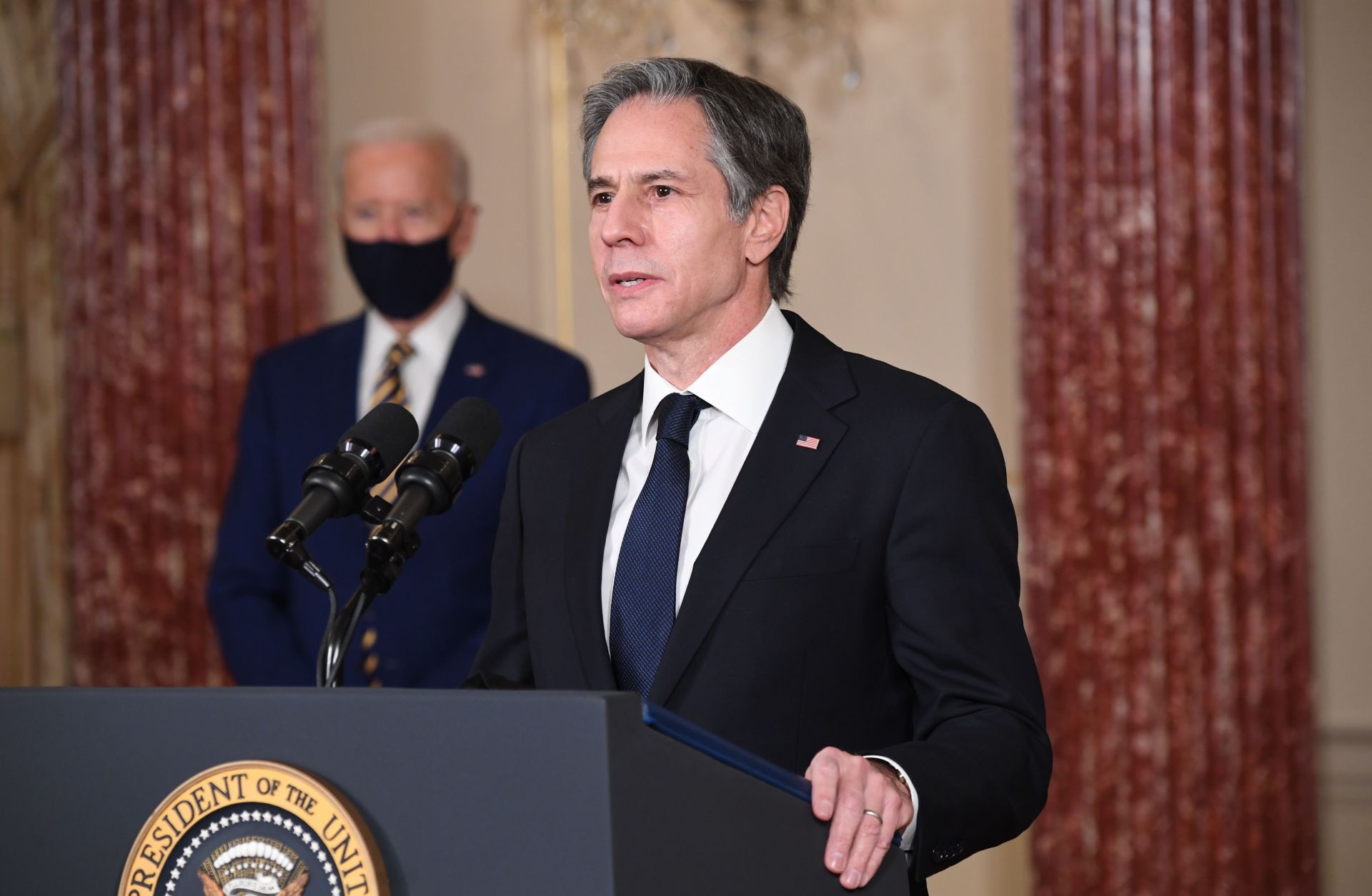 U.S. Secretary of State Antony Blinken discusses his recent call with Russia’s foreign minister on Feb. 4, 2021. U.S. President Joe Biden stands behind him. U.S. Secretary of State Antony Blinken discusses his recent call with Russia’s foreign minister on Feb. 4, 2021. U.S. President Joe Biden stands behind him.
