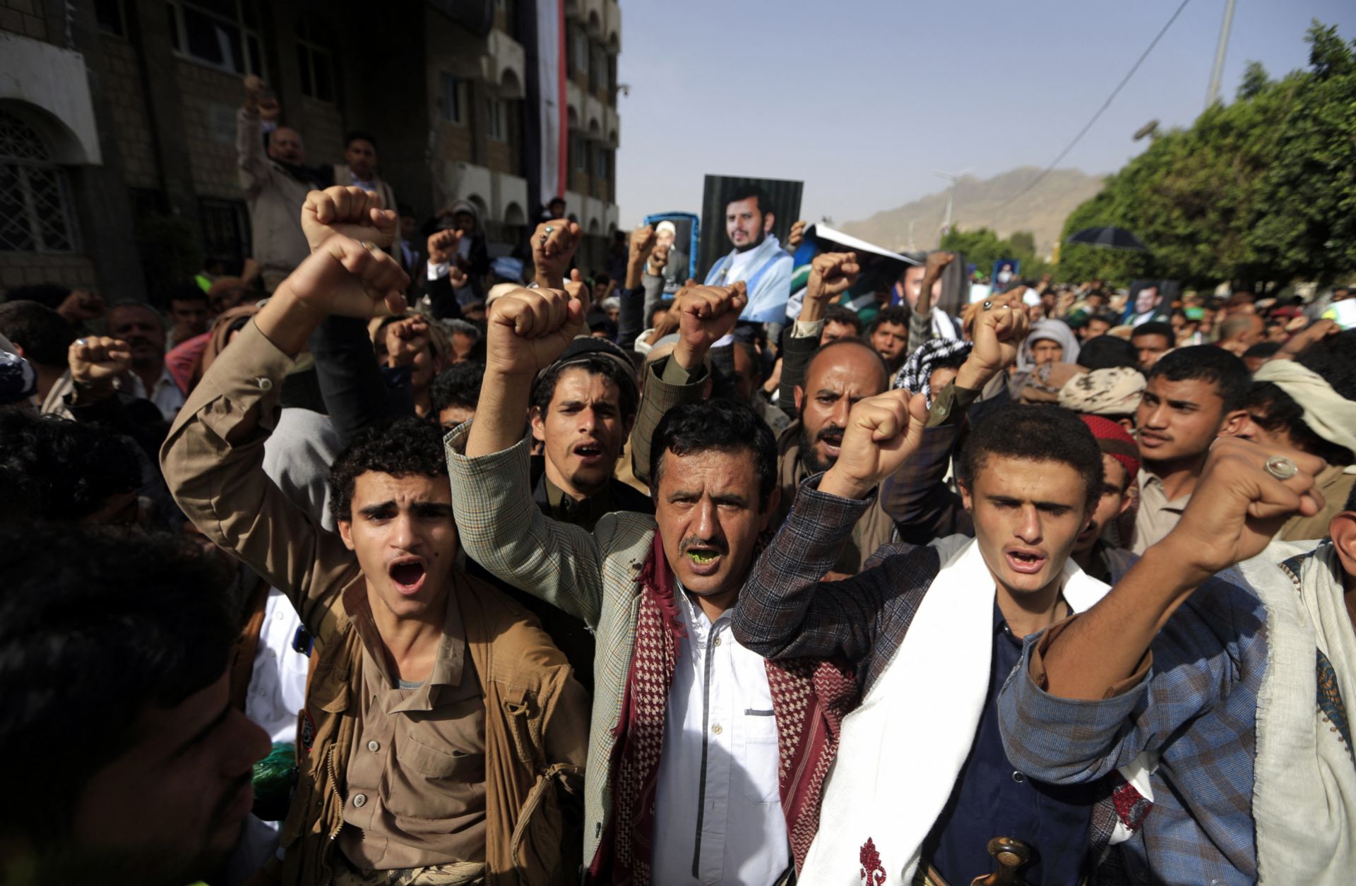 Supporters of Yemen's Houthi rebels take part in a rally in Sanaa on June 3, 2022, a day after the country's warring parties agreed to renew a two-month truce.