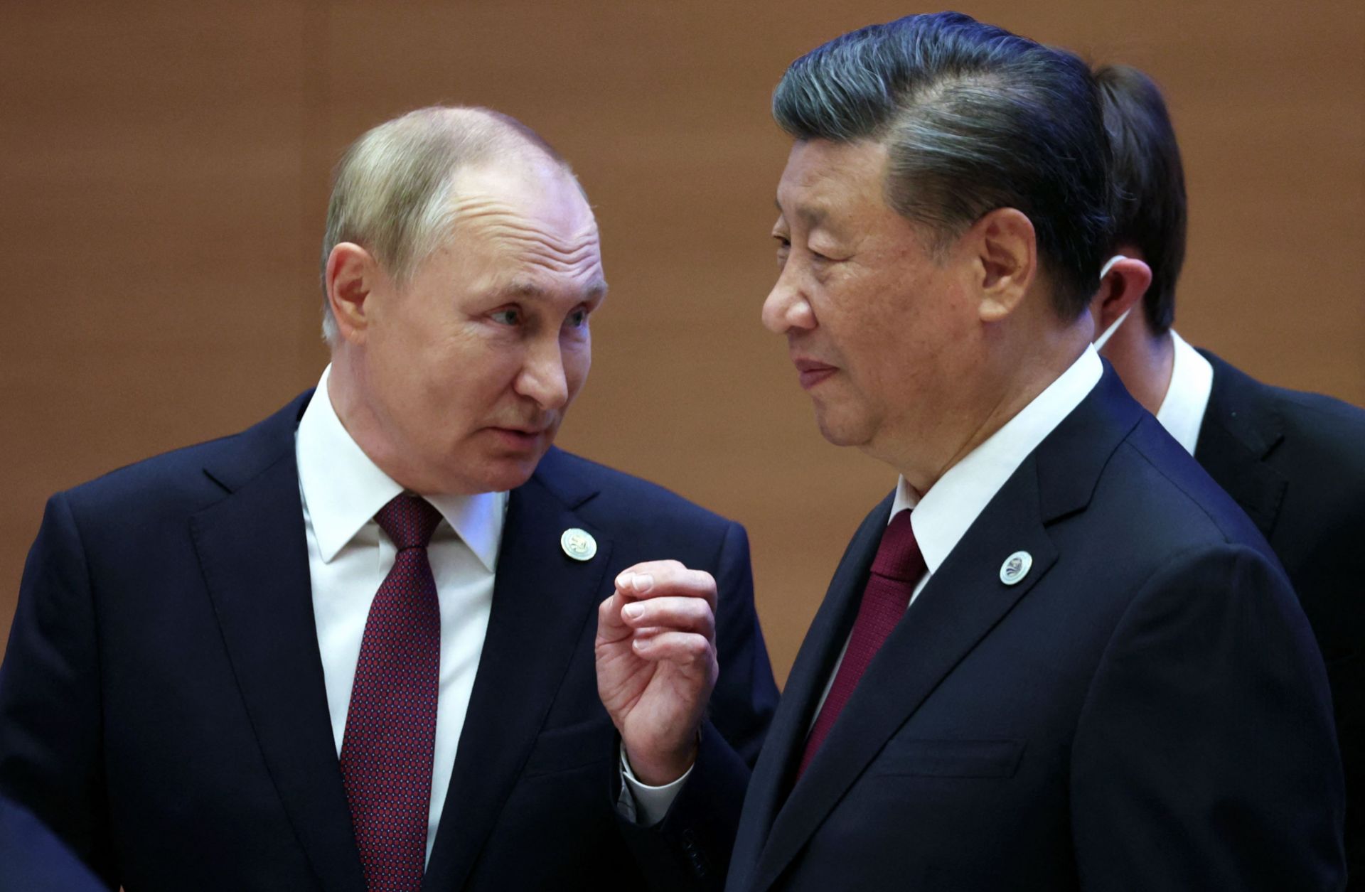 Russian President Vladimir Putin speaks to Chinese President Xi Jinping during the Shanghai Cooperation Organisation (SCO) leaders' summit on Sept. 16, 2022. 