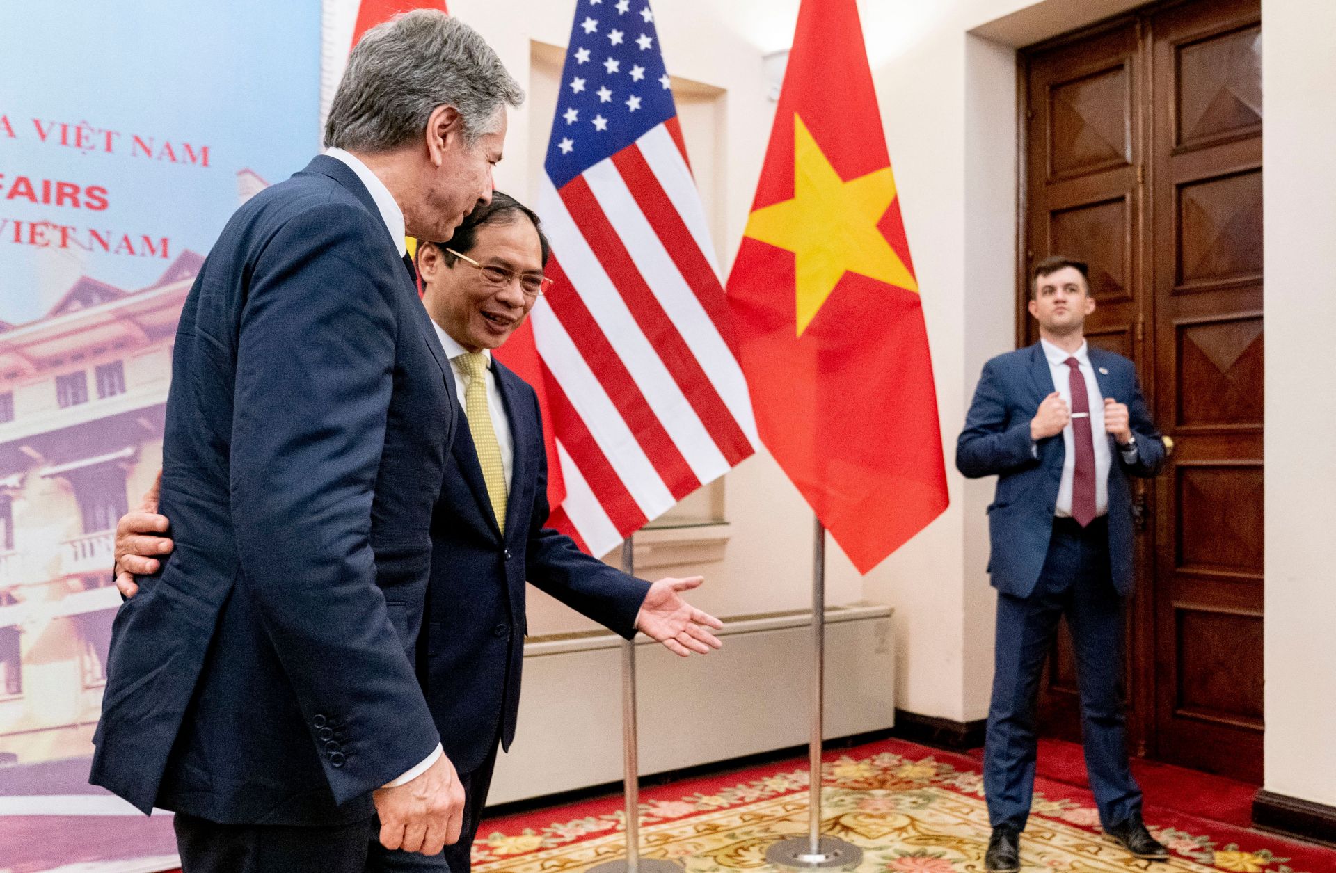 U.S. Secretary of State Antony Blinken (left) shakes hands with Vietnamese Foreign Minister Bui Thanh Son before their meeting at the Government Guest House in Hanoi on April 15, 2023. 
