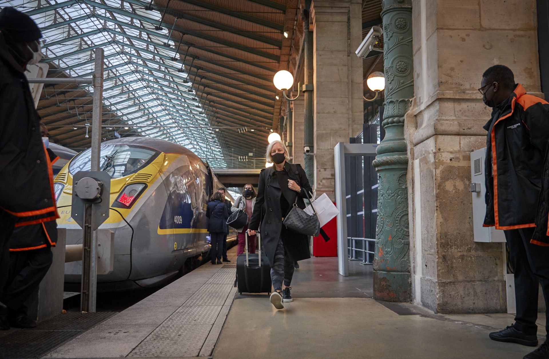 Passengers from London arrive at a Eurostar terminal in Paris on Dec. 16, 2021, before France imposed new travel restrictions to and from the United Kingdom in response to the omicron variant of COVID-19. 