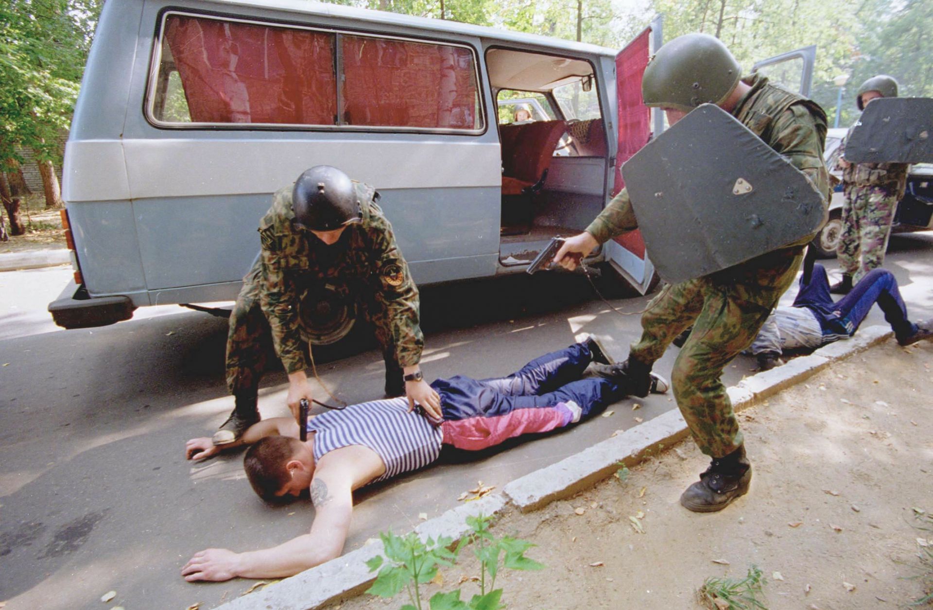 Moscow special forces police arrest a suspected mafia car thief, August 24, 1997.