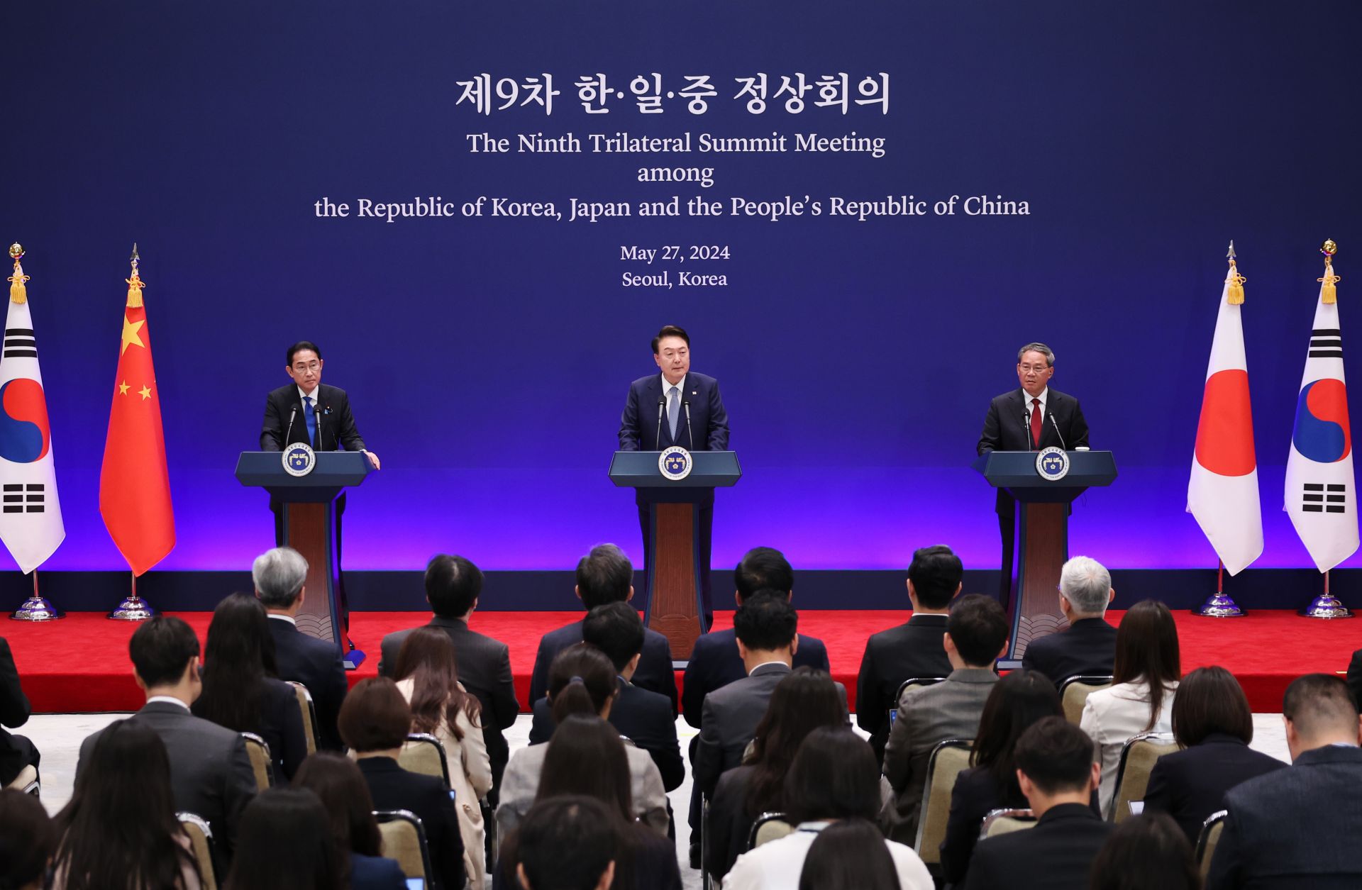 (From left to right) Japanese Prime Minister Fumio Kishida, South Korean President Yoon Suk-yeol and Chinese Premier Li Qiang attend a joint press conference during a trilateral summit on May 27, 2024, in Seoul, South Korea. 
