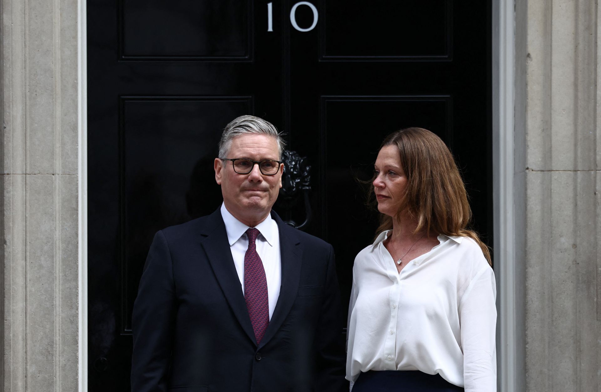Britain's Prime Minister Keir Starmer poses with his wife Victoria at the door to 10 Downing Street after making a statement on his future outside 10 Downing Street on the morning of June 22, 2026, in London. 