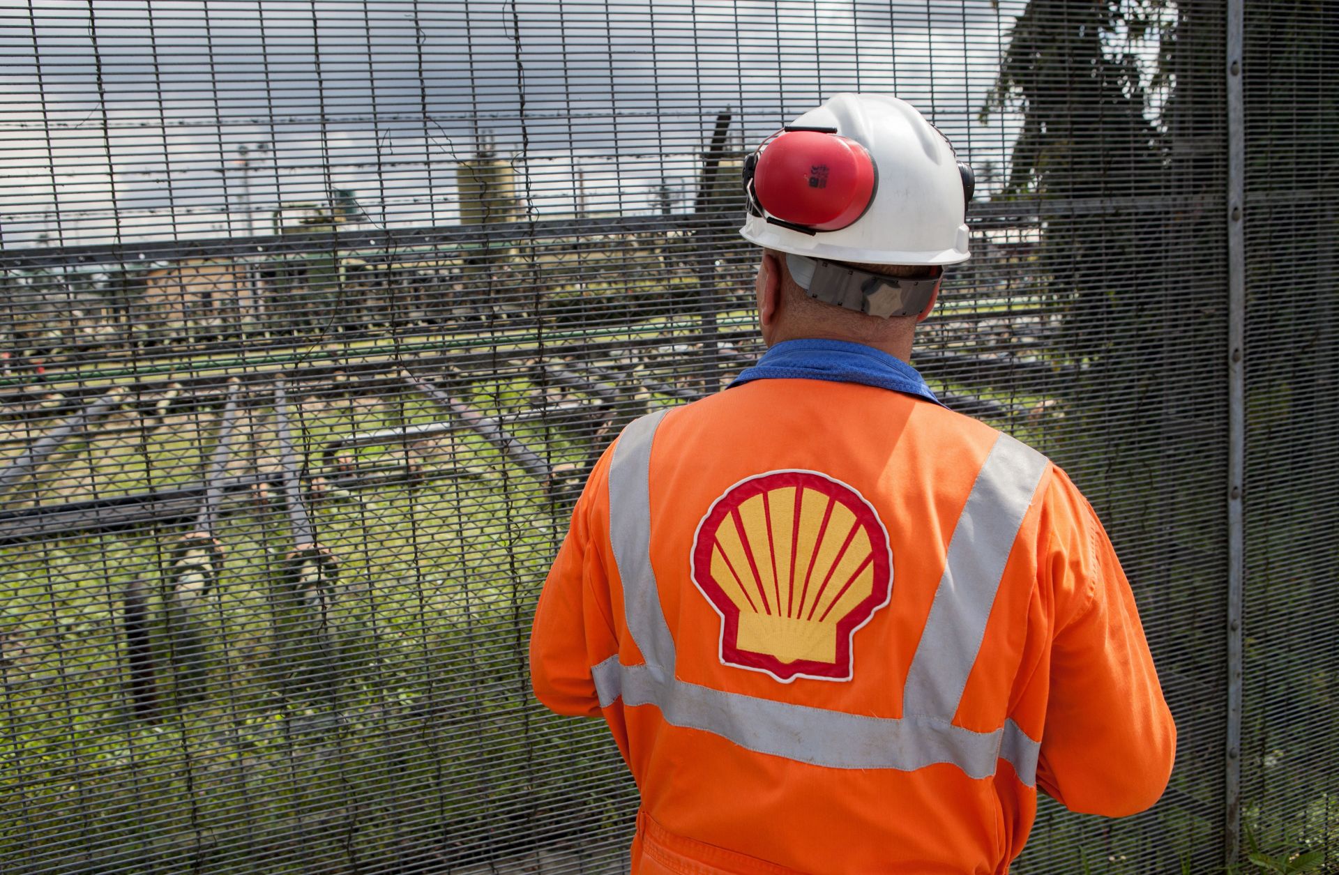 A Shell employee looks at the Agbada 2 oil flow station in Port Harcourt, Nigeria, in September 2015. 