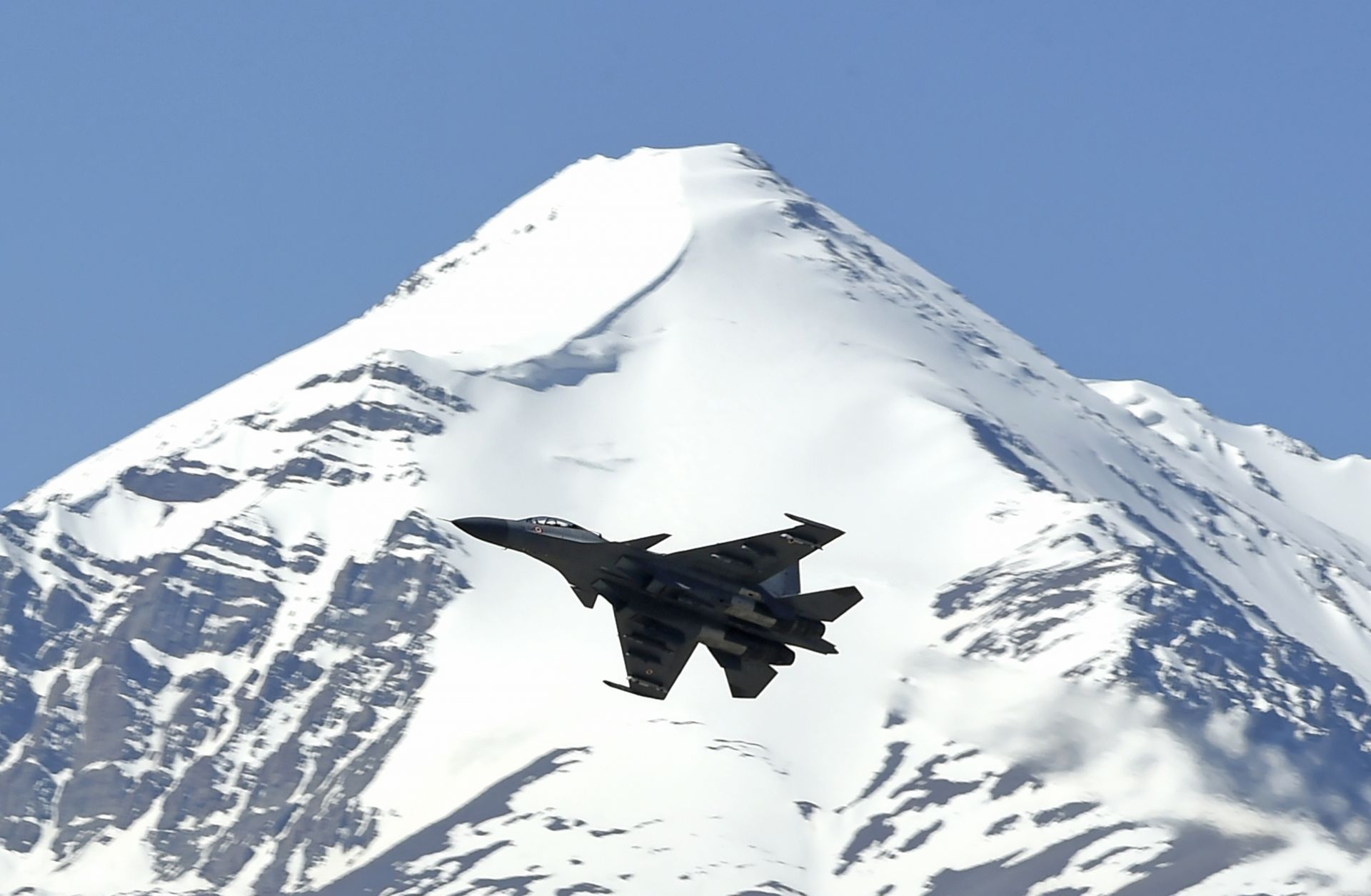 An Indian fighter jet flies over a mountain range near the disputed territory of Ladakh on June 23, 2020. 