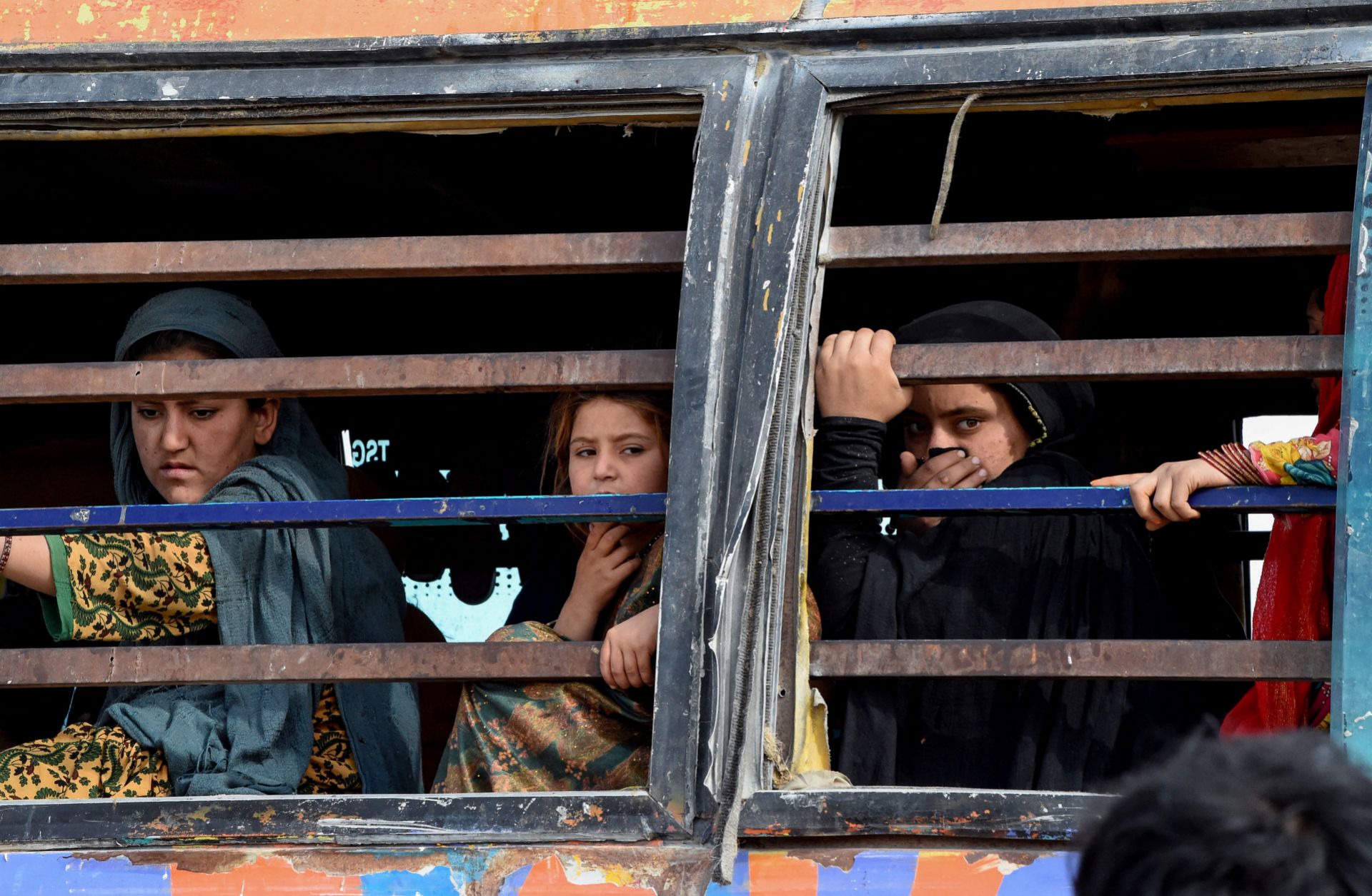 Afghan refugees arrive at the Chaman border crossing in Pakistan before departing for Afghanistan on Nov. 4, 2023. 