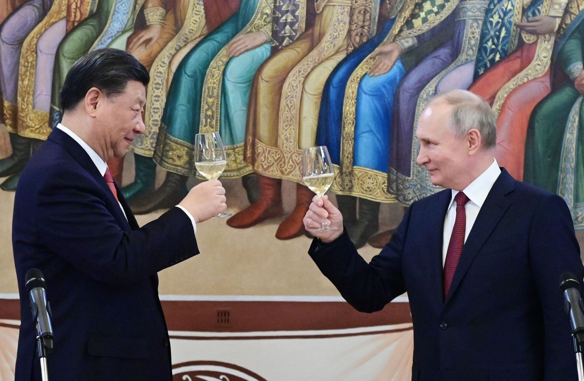 Russian President Vladimir Putin and Chinese President Xi Jinping make a toast during a reception following their talks at the Kremlin in Moscow, Russia, on March 21, 2023.