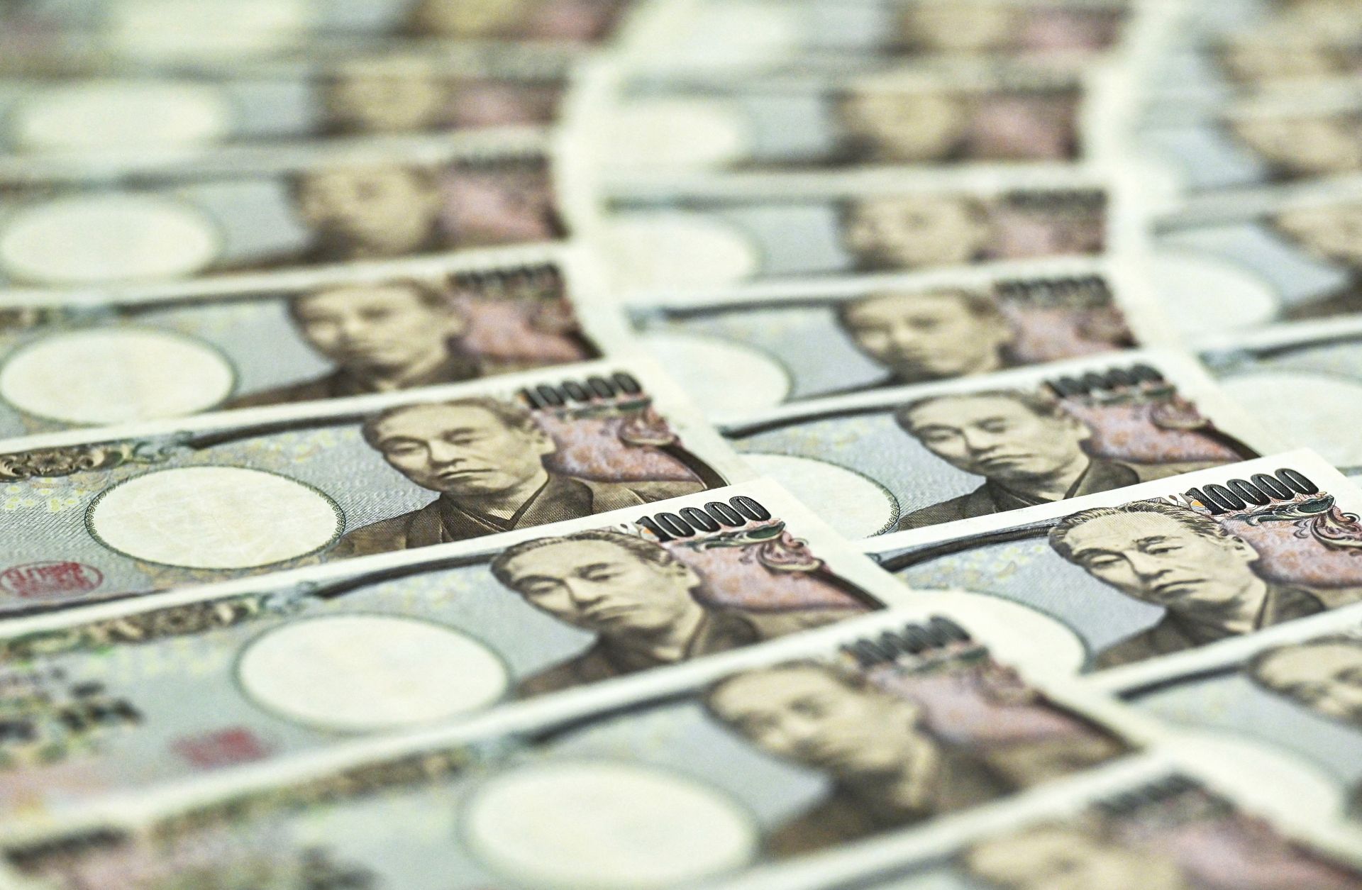 10,000 yen notes on Sept. 24, 2022 in Tokyo.