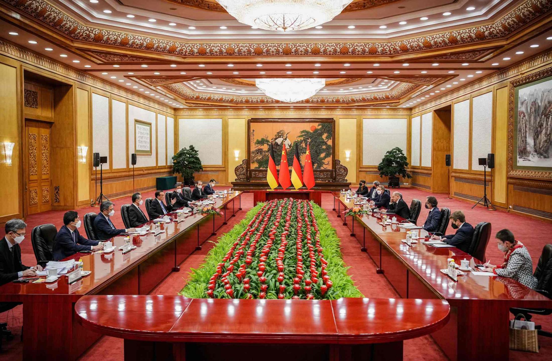 Visiting German Chancellor Olaf Scholz and members of his delegation attend a meeting with Chinese Premier Li Keqiang at the Great Hall of the People in Beijing on Nov. 4, 2022. 