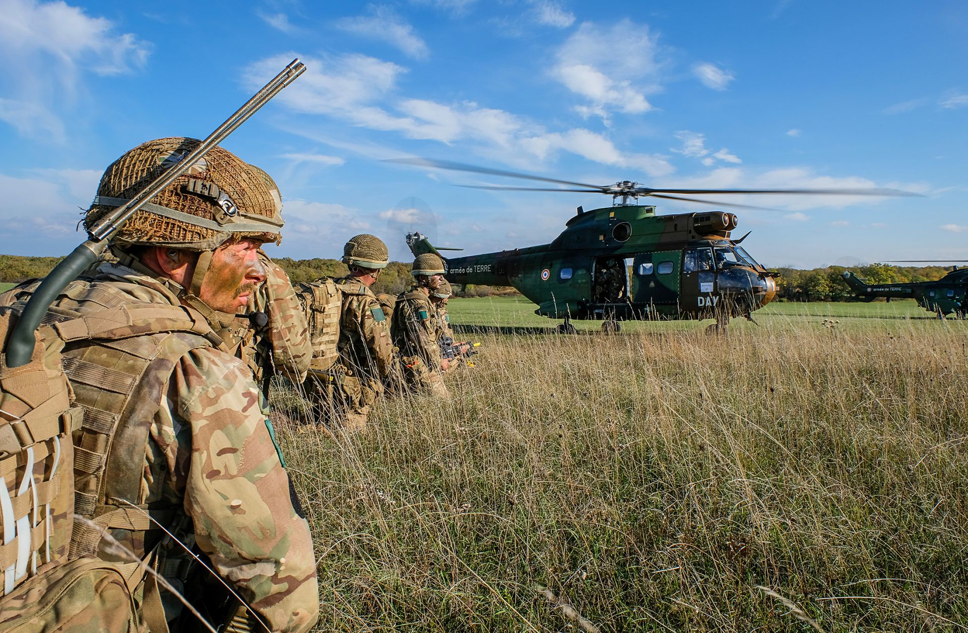 This photo shows French, British and U.S. paratroopers training together in south of France. 