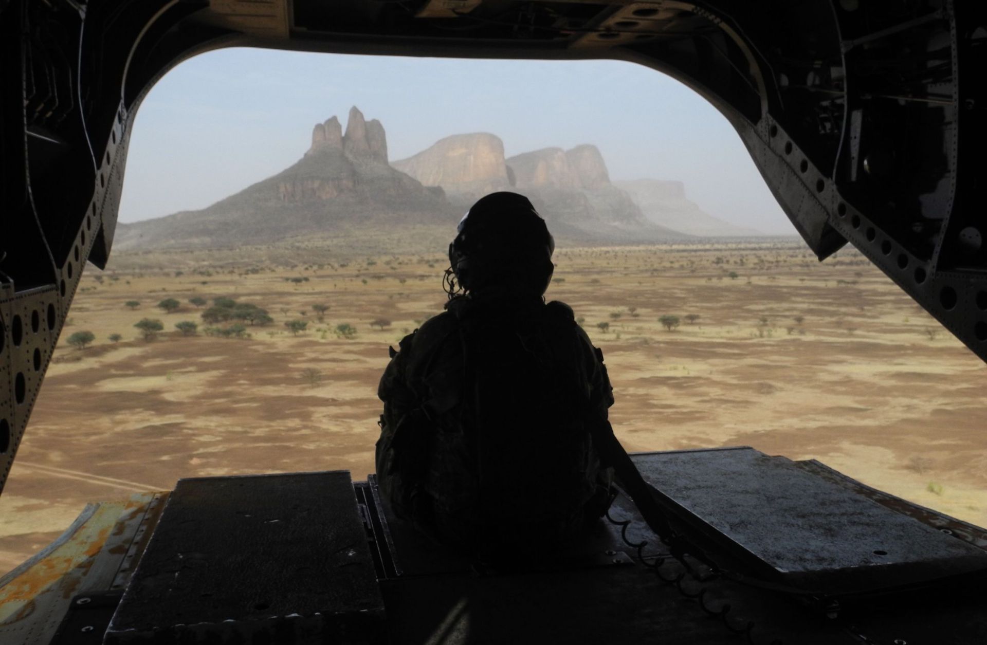 A British soldier leaves the Hombori area aboard a Chinook helicopter on March 28, 2019 during the start of the French Barkhane Force operation in Mali's Gourma region.