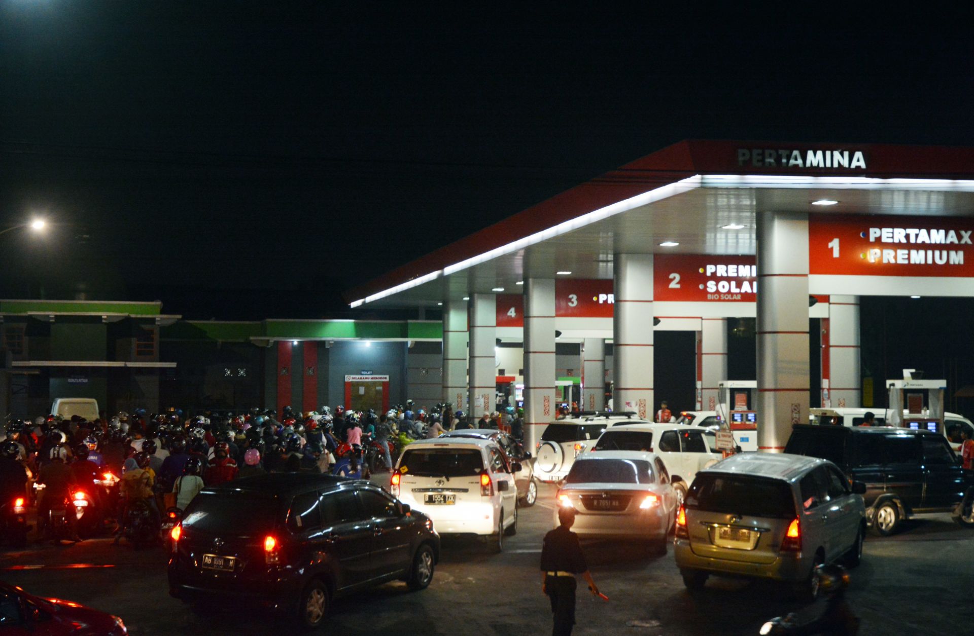 Cars and motorcycles line up at a fuel station in Purwokerto, on the island of Java, Indonesia, on Nov. 17, 2014.