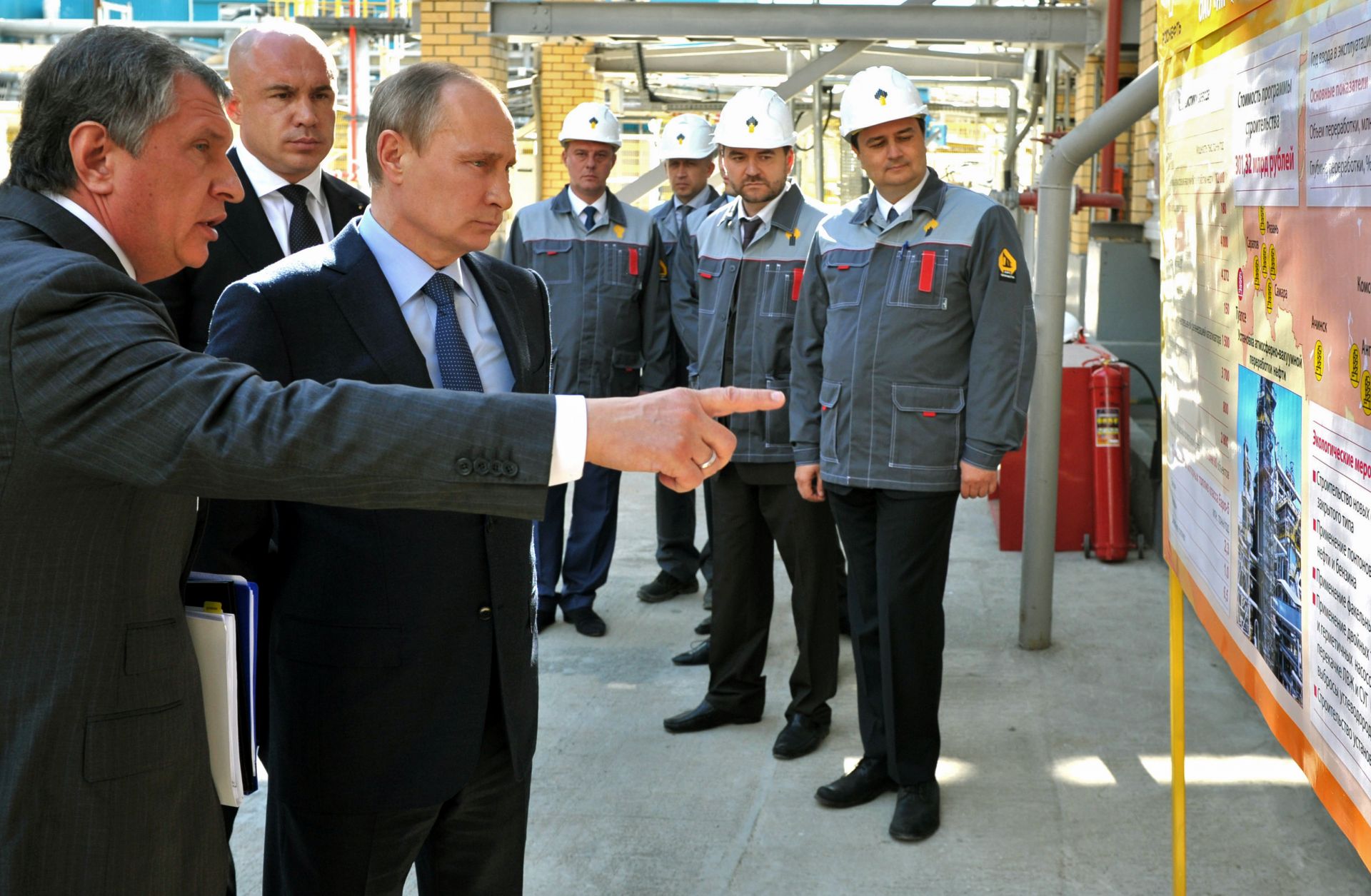 Russian President Vladimir Putin with Rosneft CEO Igor Sechin