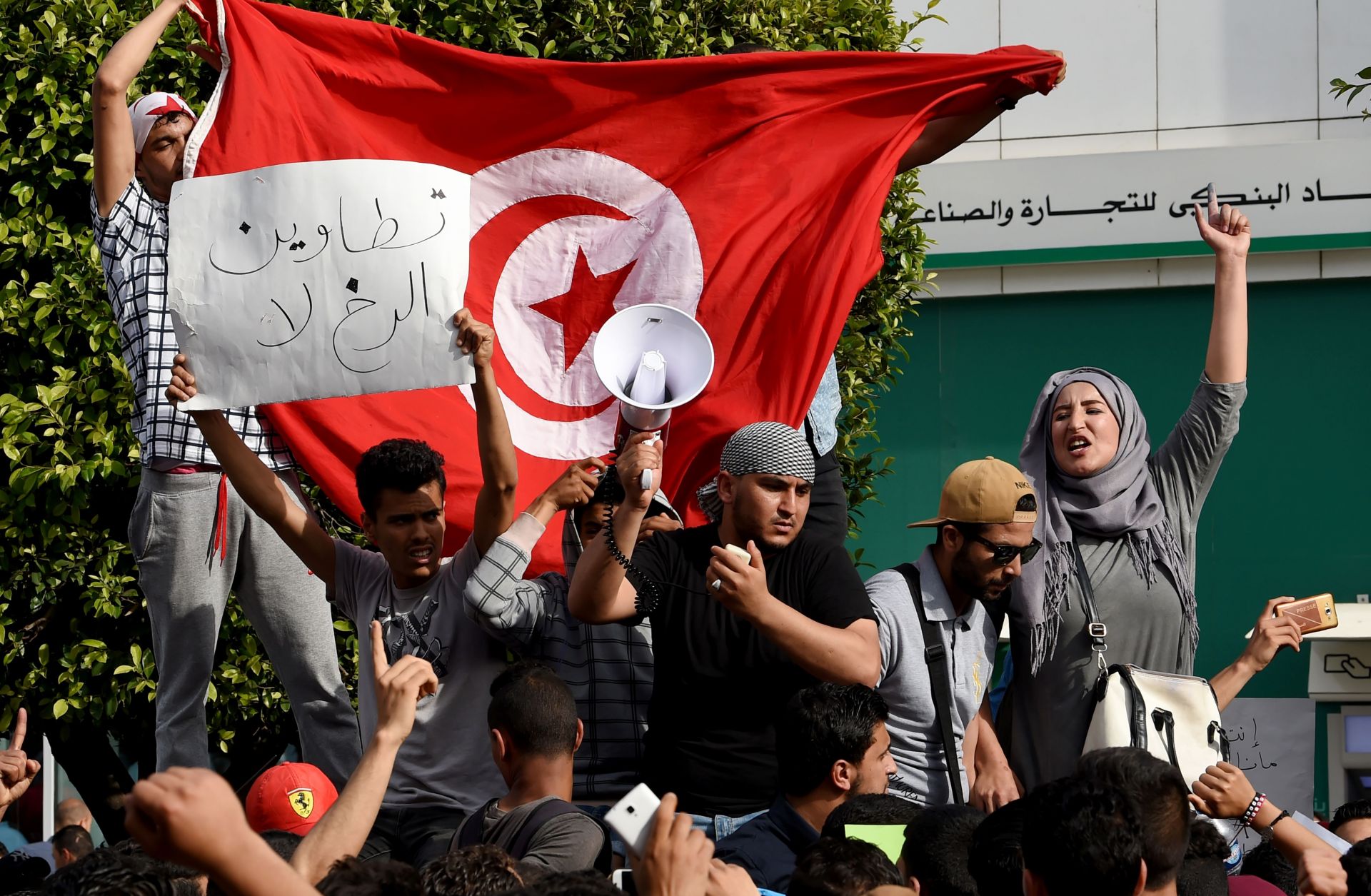 Protesters turned out May 22 in Tunis to show their support for Tunisians who held a three-month sit-in in Tataouine province demanding jobs and a share of oil and natural gas revenues for their impoverished region.
