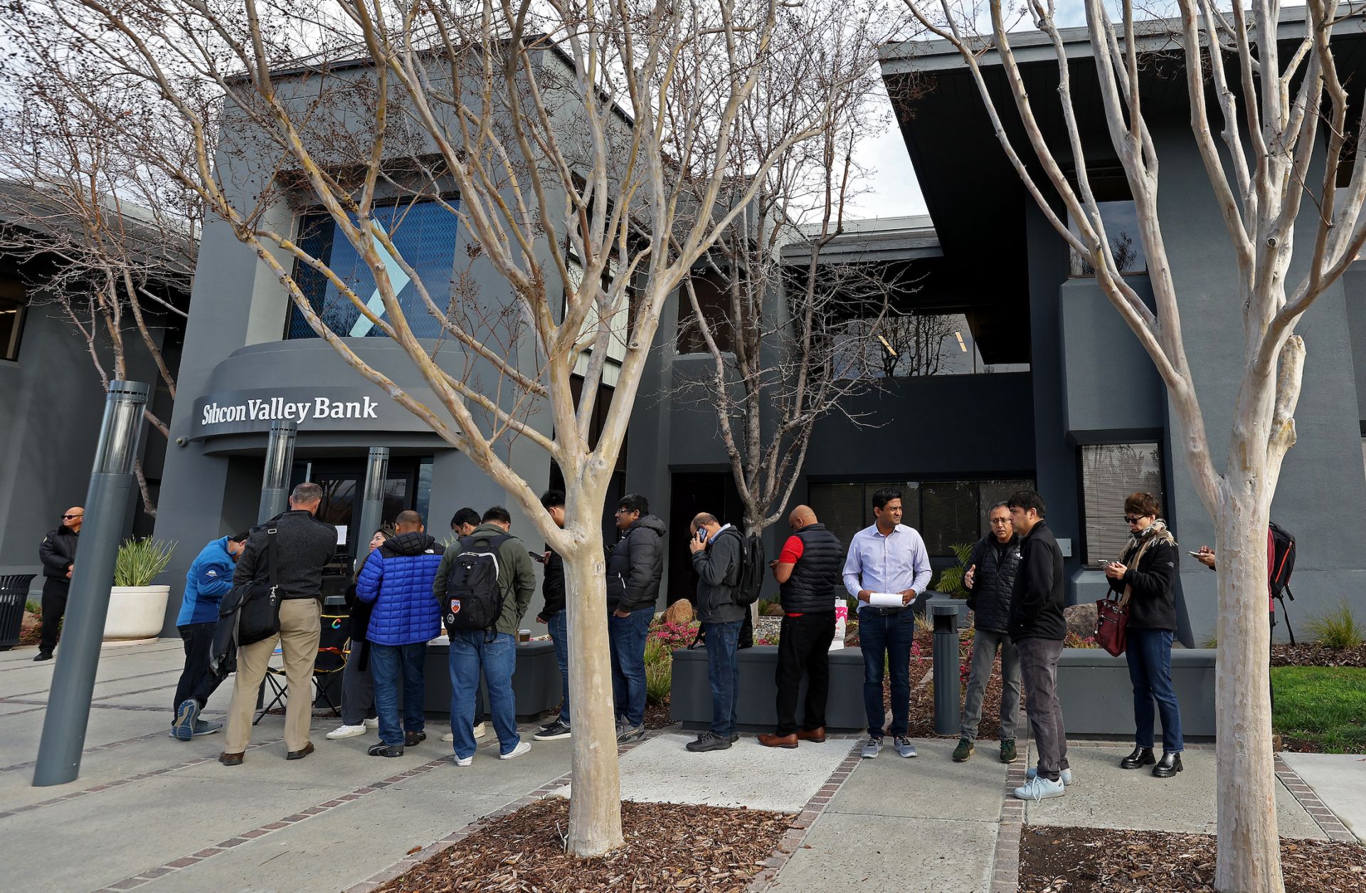 People seeking to retrieve their funds from the failed Silicon Valley Bank line up outside of the bank's offices in Santa Clara, California, on March 13, 2023.