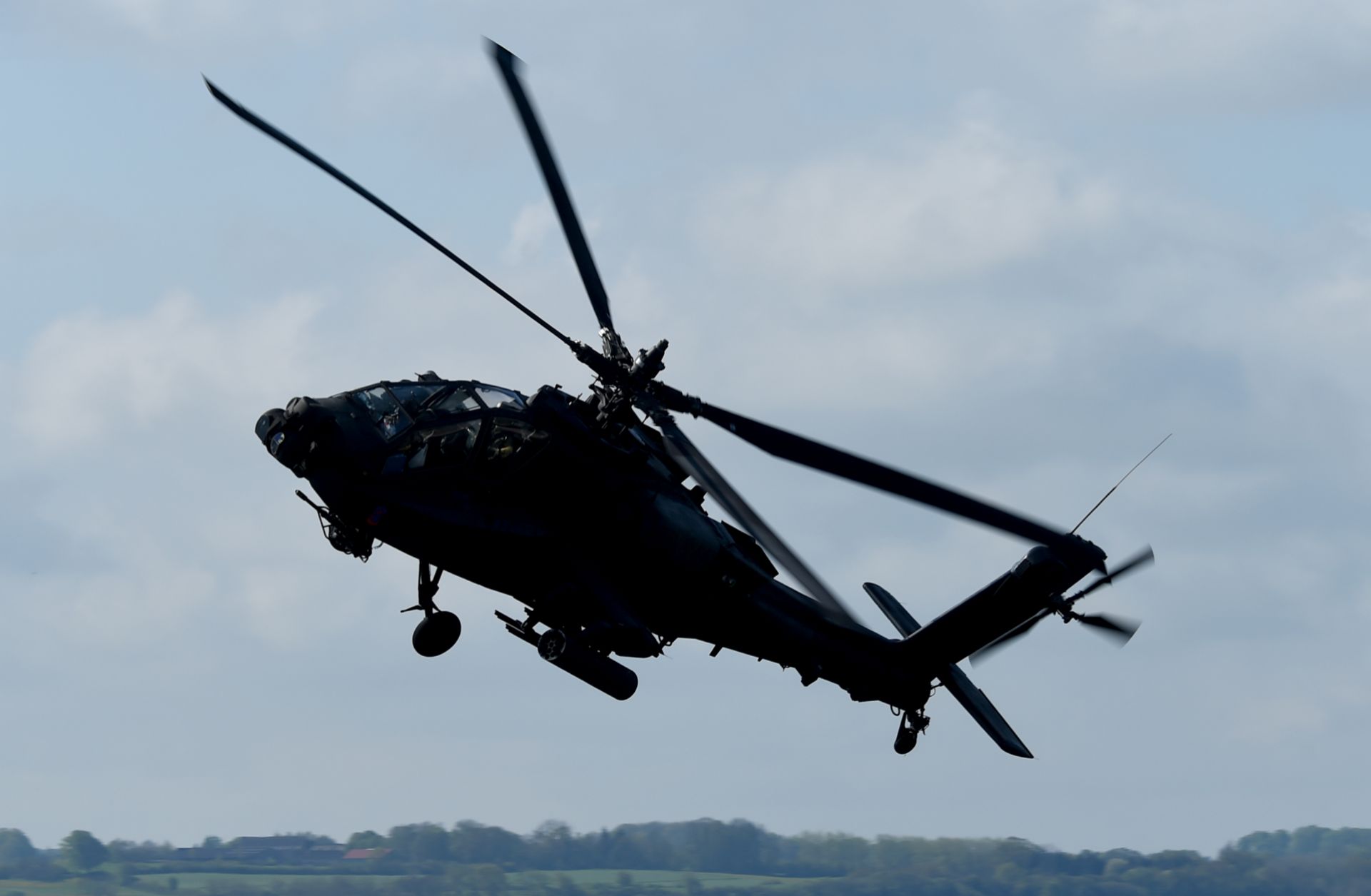 An image of a combat helicopter, type "Apache," of the U.S. Army.