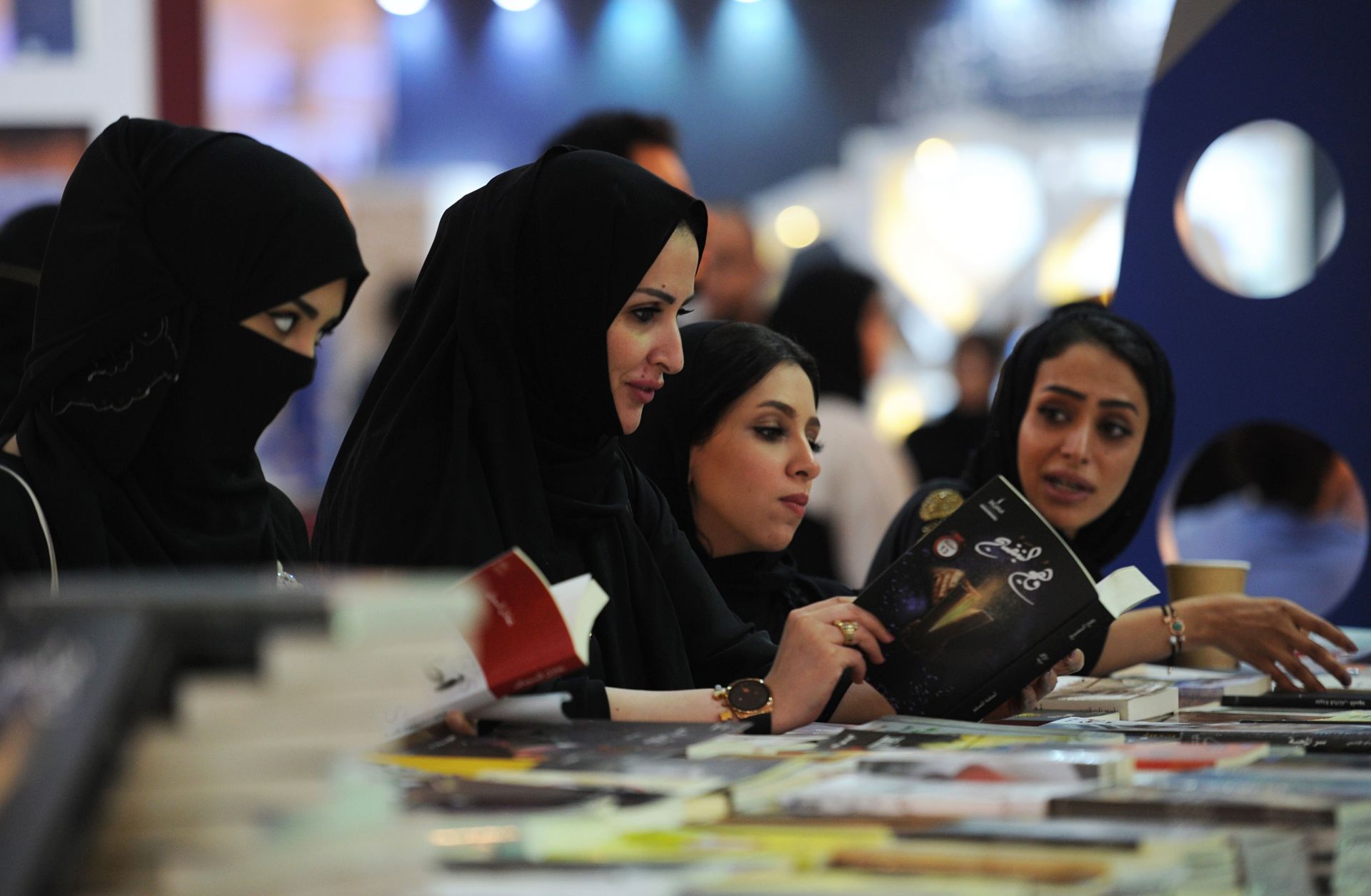 Saudi women reading in a bookstore