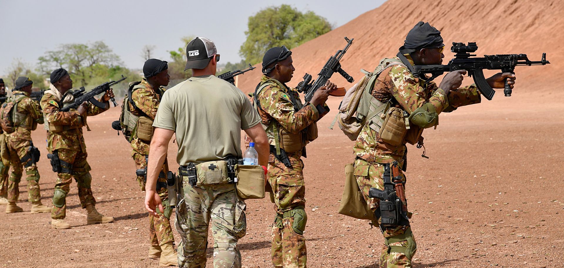 A U.S. Army trainer instructs Malian soldiers on April 12, 2018, during an anti-terrorism exercise at the Kamboinse general Bila Zagre military camp near Ouagadougou, Burkina Faso.