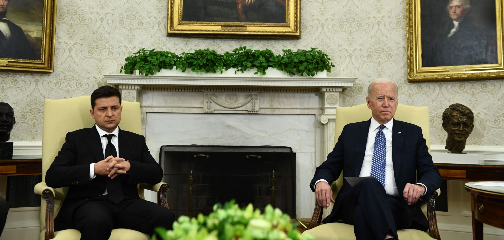 U.S. President Joe Biden (right) meets with Ukrainian President Volodymyr Zelensky in the Oval Office of the White House on Sept. 1, 2021.