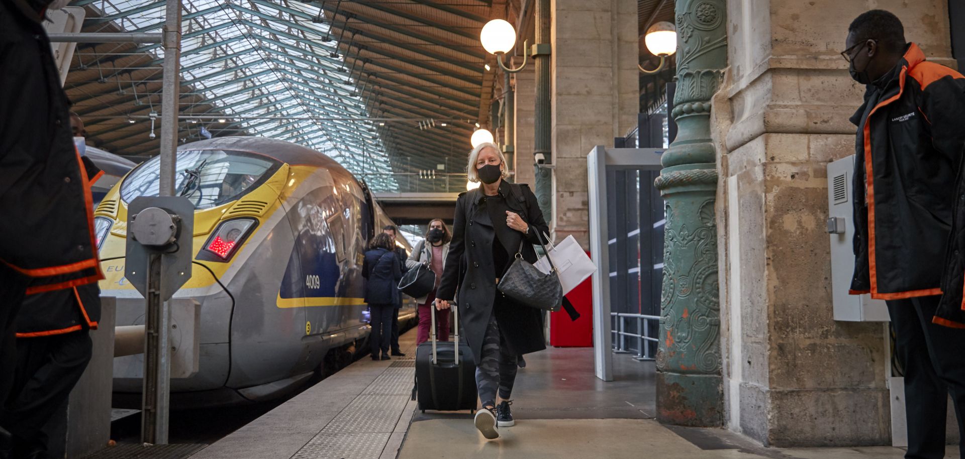 Passengers from London arrive at a Eurostar terminal in Paris on Dec. 16, 2021, before France imposed new travel restrictions to and from the United Kingdom in response to the omicron variant of COVID-19. 