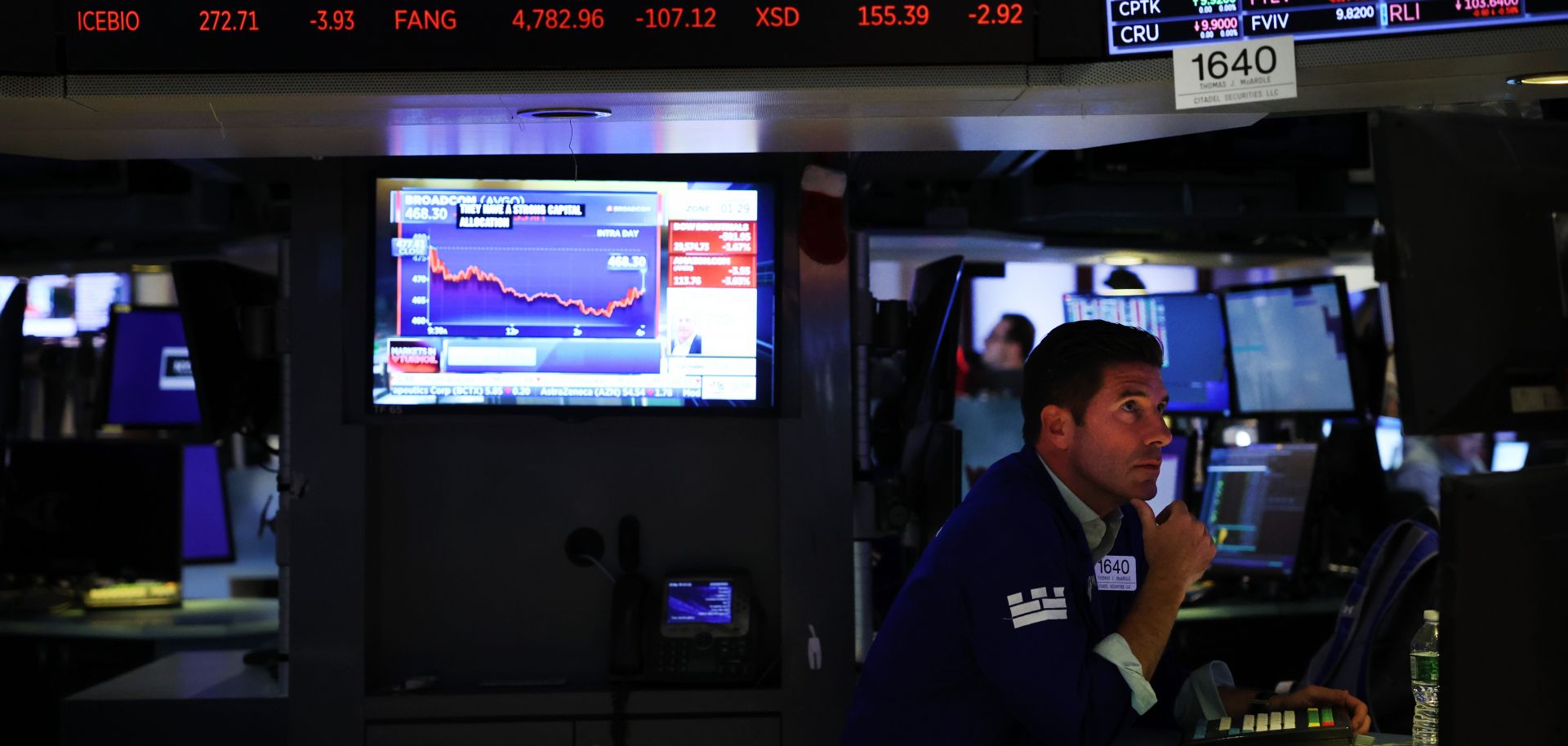 Traders work on the floor of the New York Stock Exchange (NYSE) on Sept. 23, 2022. The Dow Jones Industrial Average dropped more than 400 points that day amid fears of a looming recession.