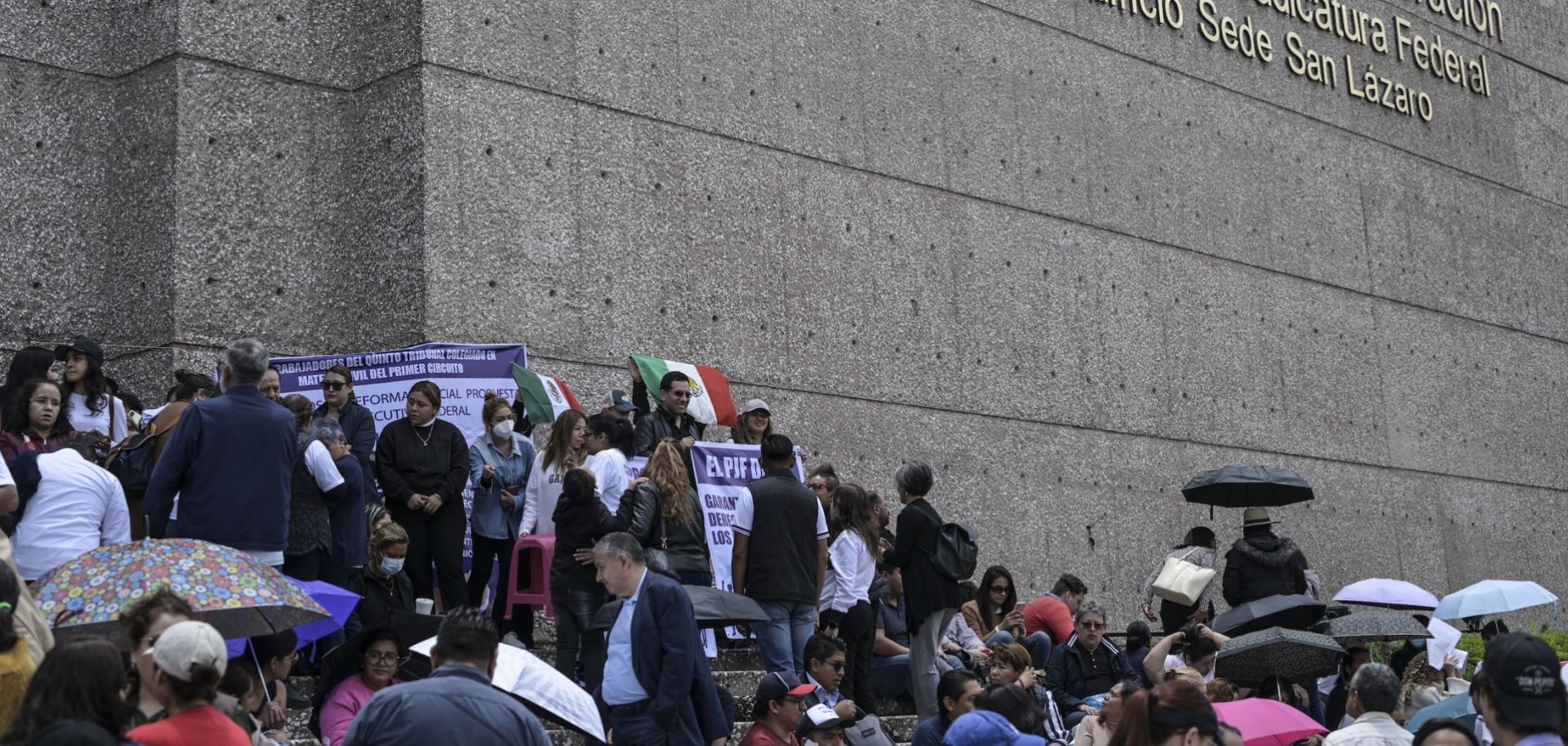 Judicial workers on indefinite strike in front of the Federal Judicial Branch on Aug. 19 in Mexico City.