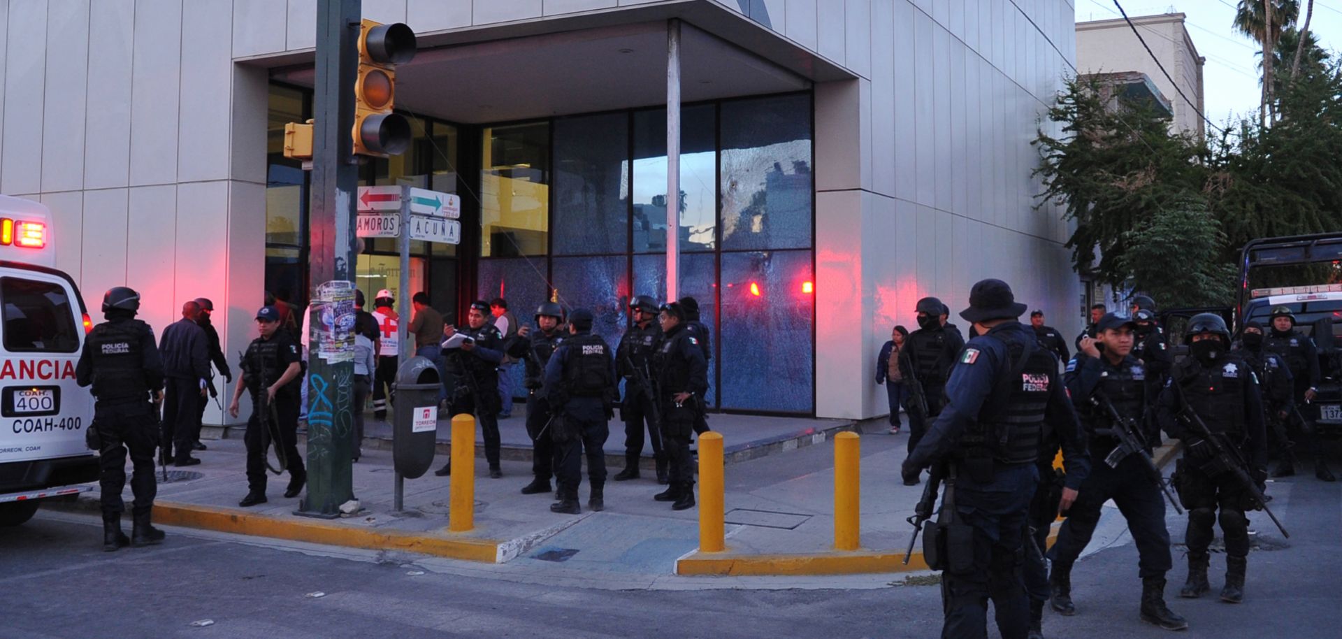 Members of Mexican federal police stand guard in the main entrance of the El Siglo de Torreon Newspaper, in Torreon, Coahuila State, on February 26, 2013.
