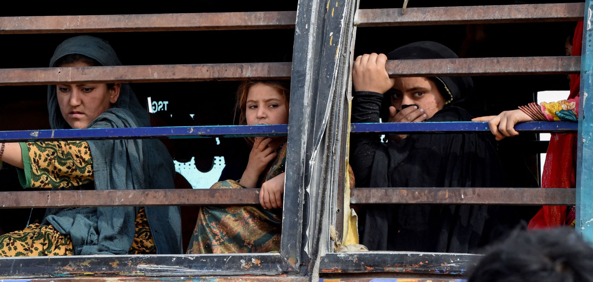Afghan refugees arrive at the Chaman border crossing in Pakistan before departing for Afghanistan on Nov. 4, 2023. 