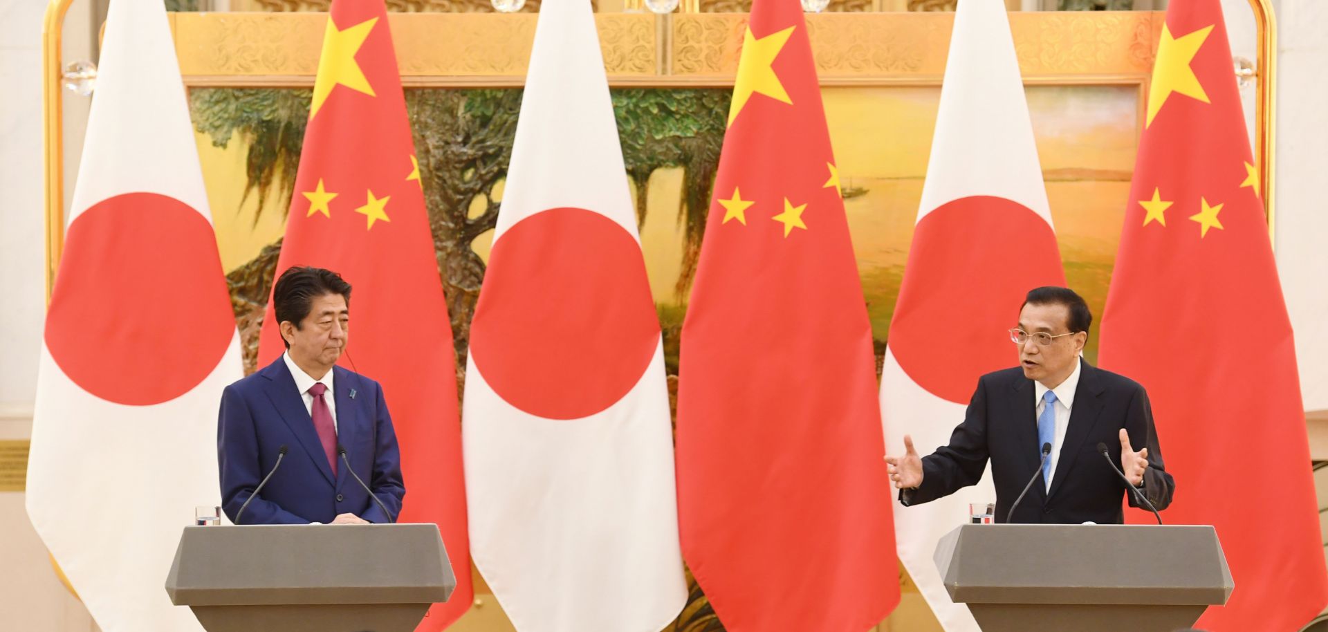 Chinese Premier Li Keqiang (R) speaks during a joint briefing with Japanese Prime Minister Shinzo Abe in the Great Hall of the People in Beijing on Oct. 26.