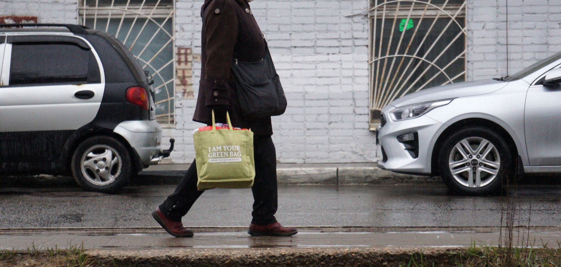 A woman wearing a protective mask carries a grocery bag in Dedovsk, Russia, on April 16, 2020. To contain the COVID-19 outbreak, Russian President Vladimir Putin recently extended the government’s national stay-at-home order until May.