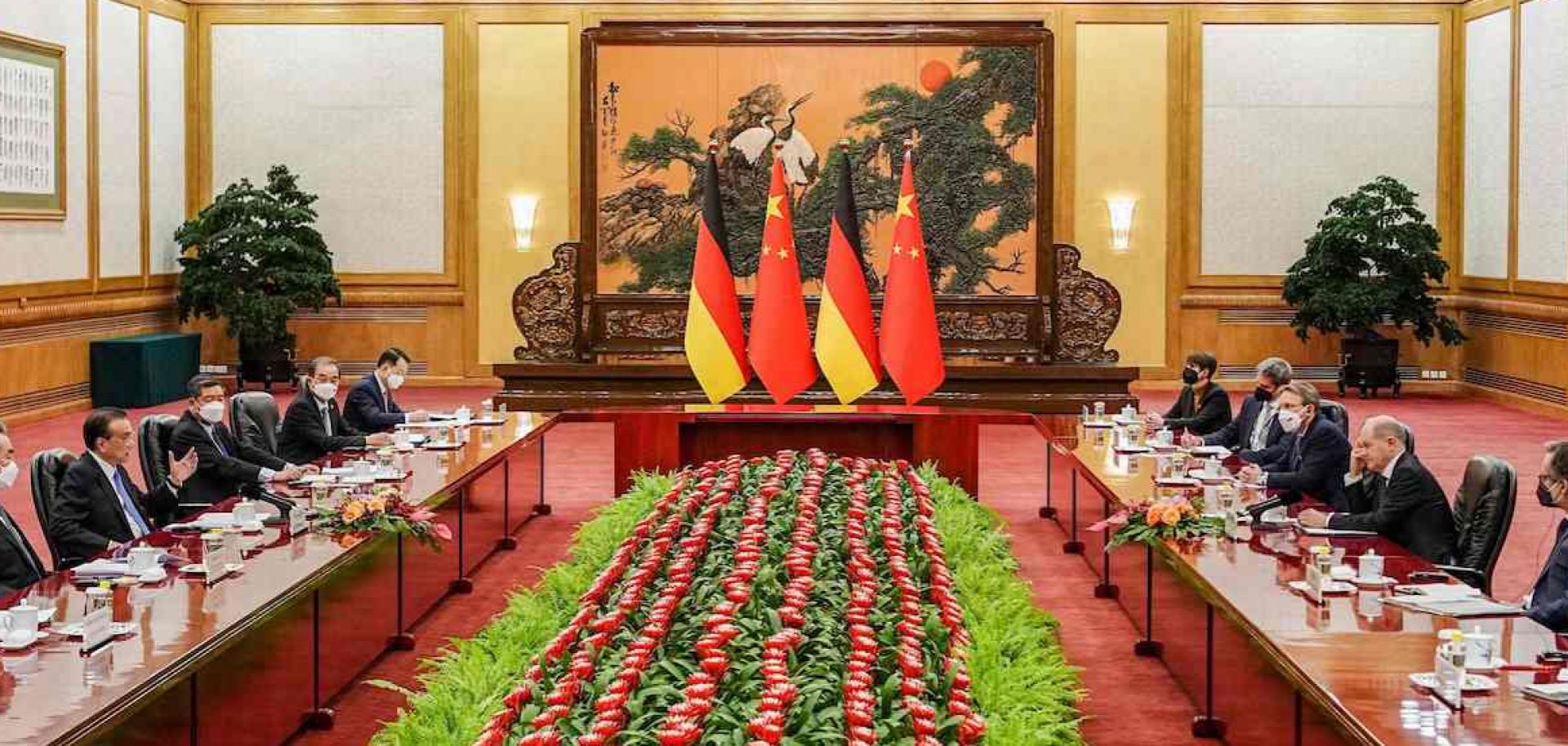 Visiting German Chancellor Olaf Scholz and members of his delegation attend a meeting with Chinese Premier Li Keqiang at the Great Hall of the People in Beijing on Nov. 4, 2022. 