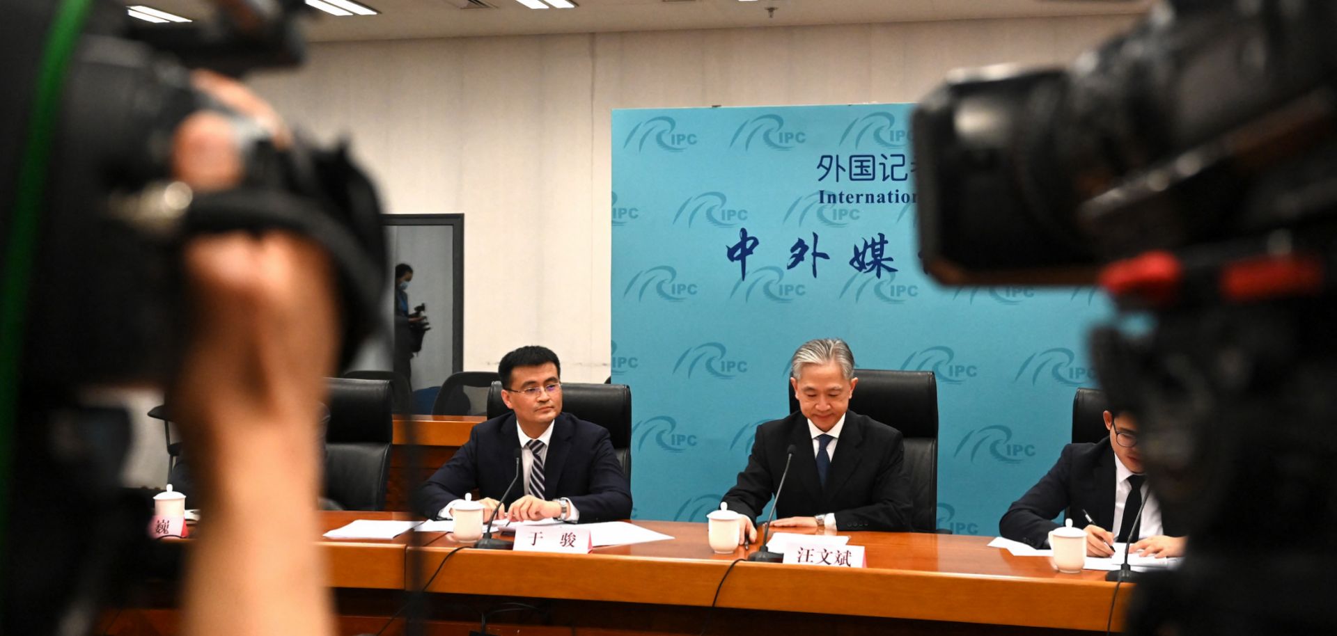 Yu Jun (left), the deputy director of the Chinese Foreign Ministry’s Eurasia Department, and Chinese Foreign Ministry spokesman Wang Wenbin (right) hold a press briefing in Beijing on April 26, 2023, following Chinese President Xi Jinping’s phone call with Ukrainian President Volodymyr Zelensky earlier that day.