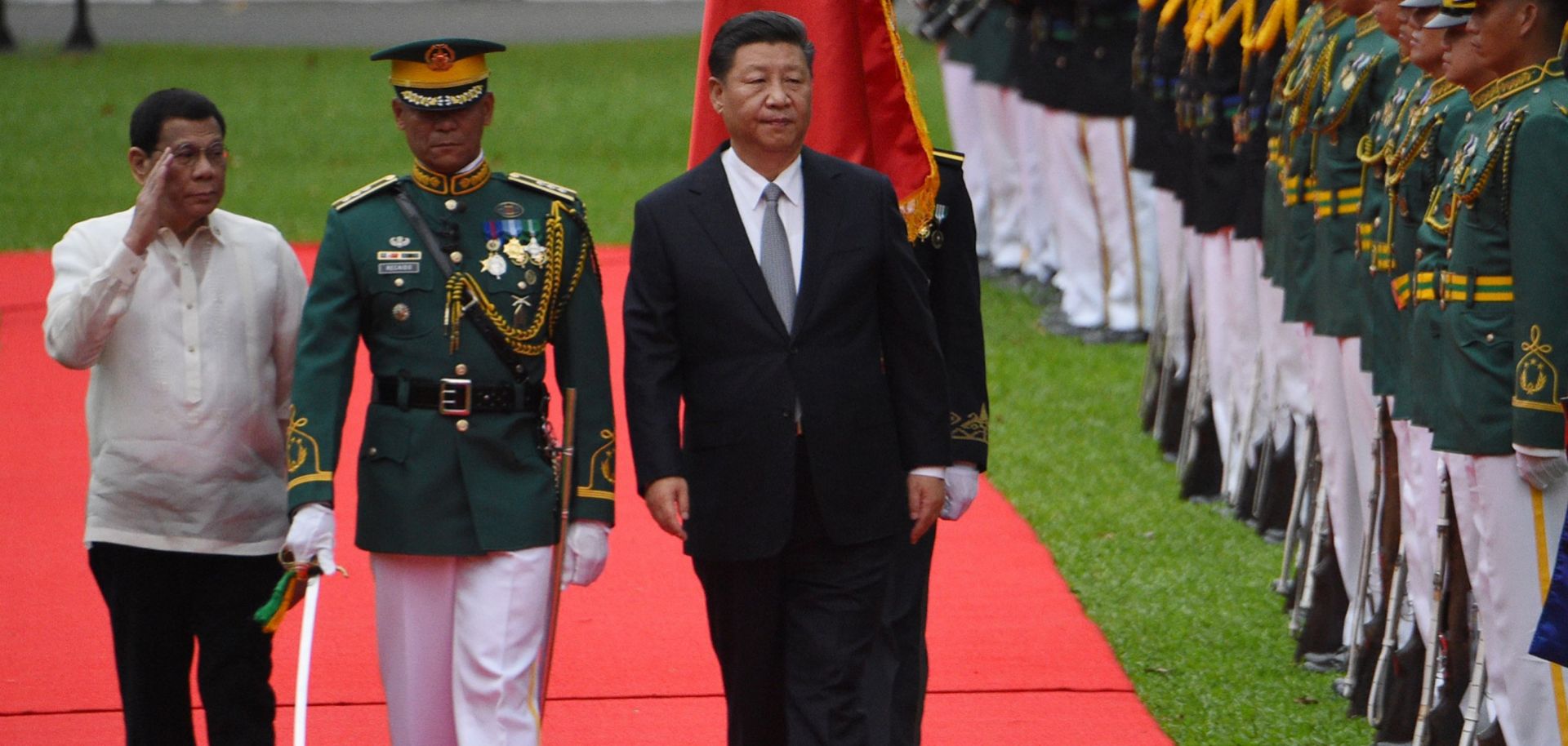 Chinese President Xi Jinping, right, and Philippine President Rodrigo Duterte, left, inspect the troops during a welcoming ceremony at the Malacanang Palace in Manila on Nov. 20, 2018.