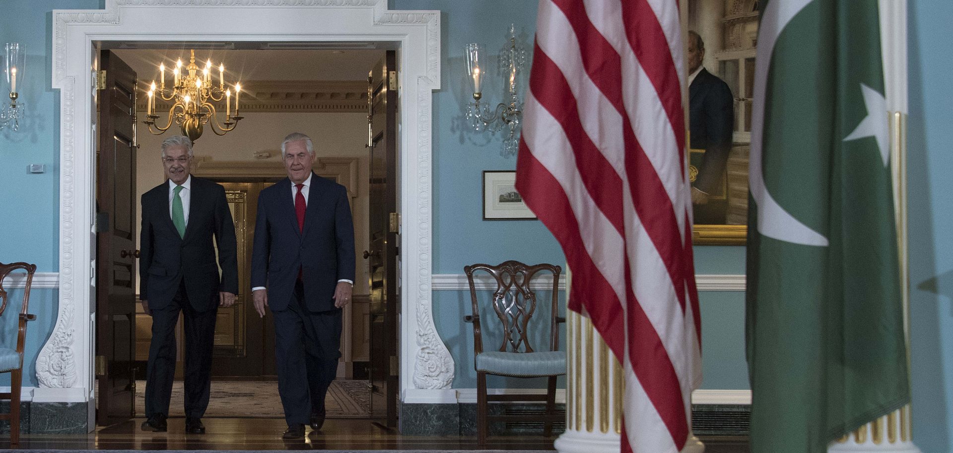 Pakistani Foreign Minister Khawaja Muhammad Asif (L) meets with U.S. Secretary of State Rex Tillerson in Washington on Oct. 4, 2017.