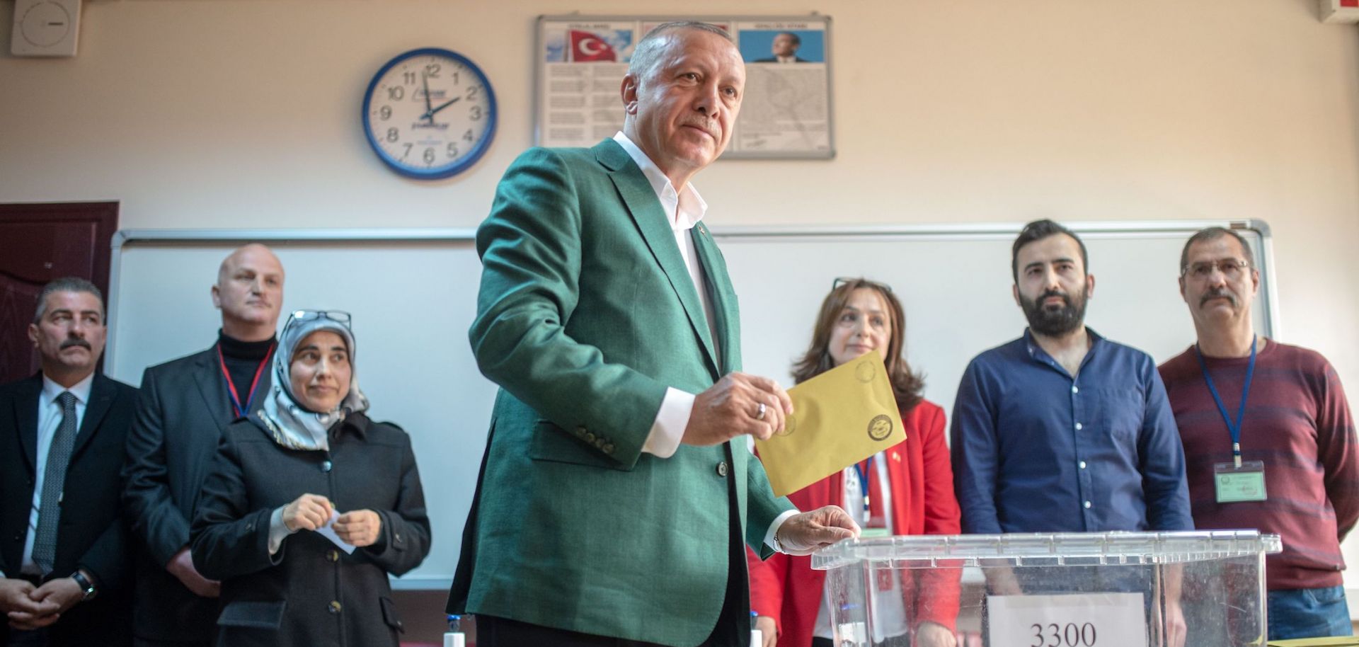 Turkish President Recep Tayyip Erdogan casts his ballot during municipal elections in Istanbul on March 31, 2019.