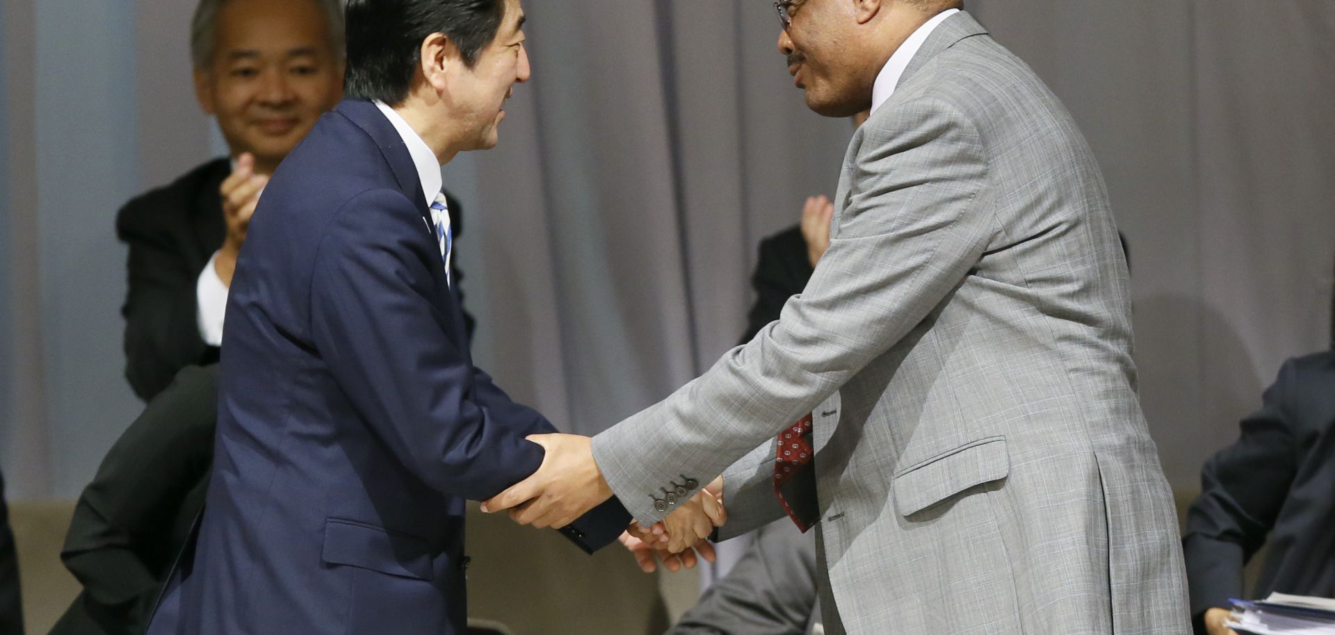 Ethiopian Prime Minister Hailemariam Desalegan and Japanese Prime Minister Shinzo Abe shake hands.