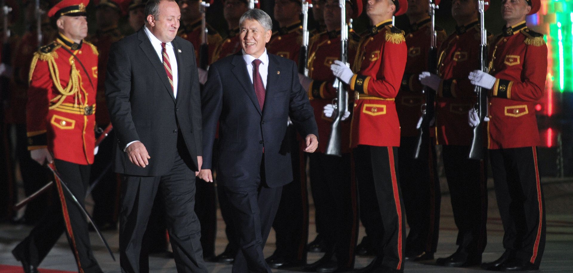 Georgia's President Giorgi Margvelashvili and his Kyrgyz counterpart Almazbek Atambayev take part in a welcoming ceremony.