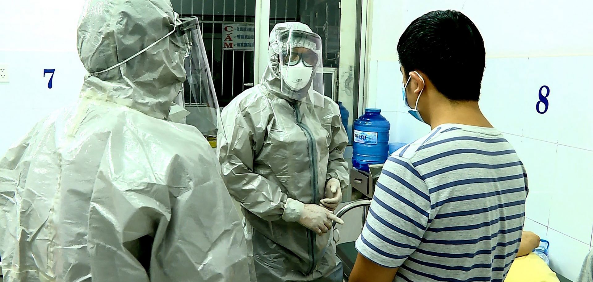 This photo shows patients who have tested positive for the COVID-19 virus in a Ho Chi Minh City hospital.