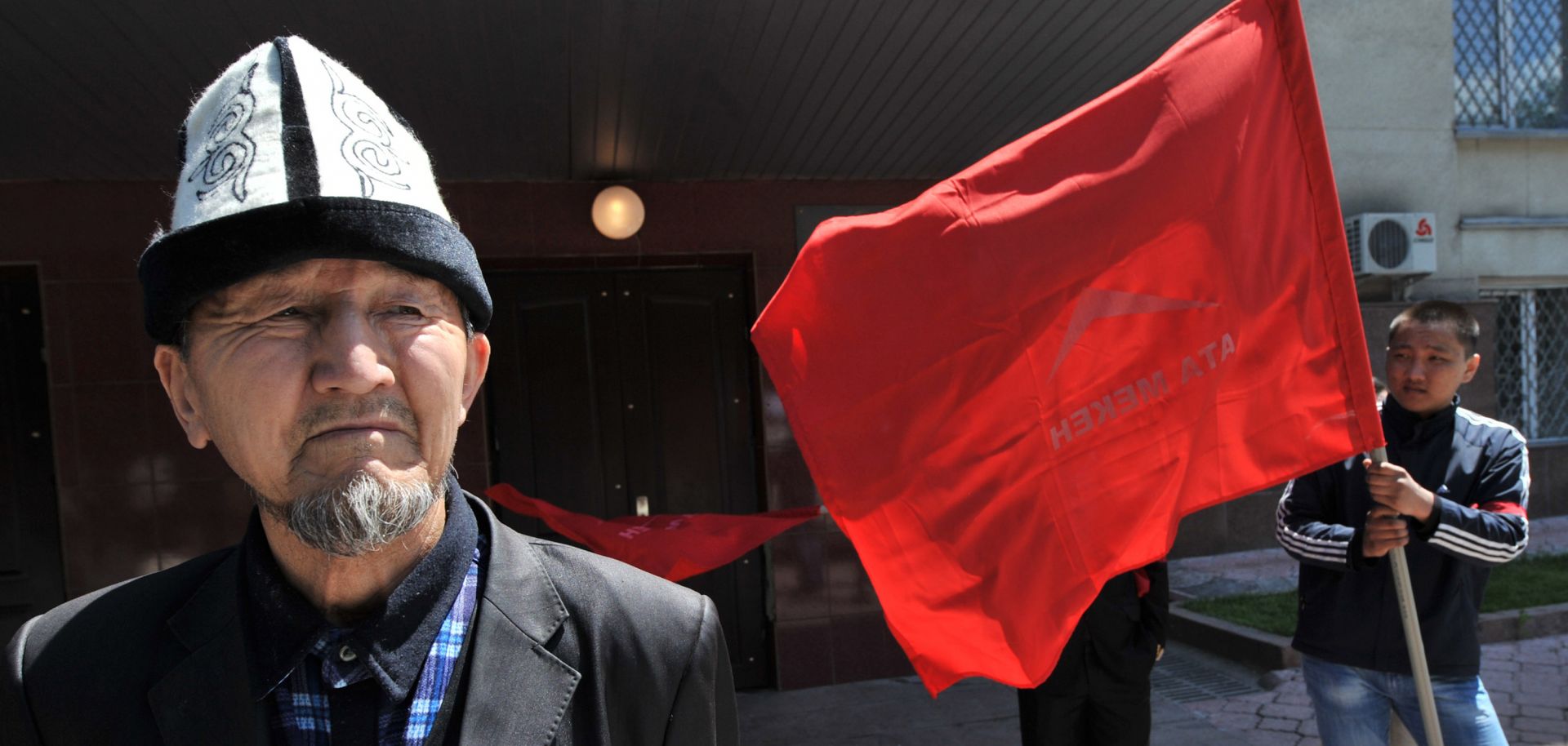 A picture showing supporters of the Kyrgyz interim government hold a rally in Bishkek on May 14, 2010 against the actions the pro-Bakiyev movement in the south of the country. 