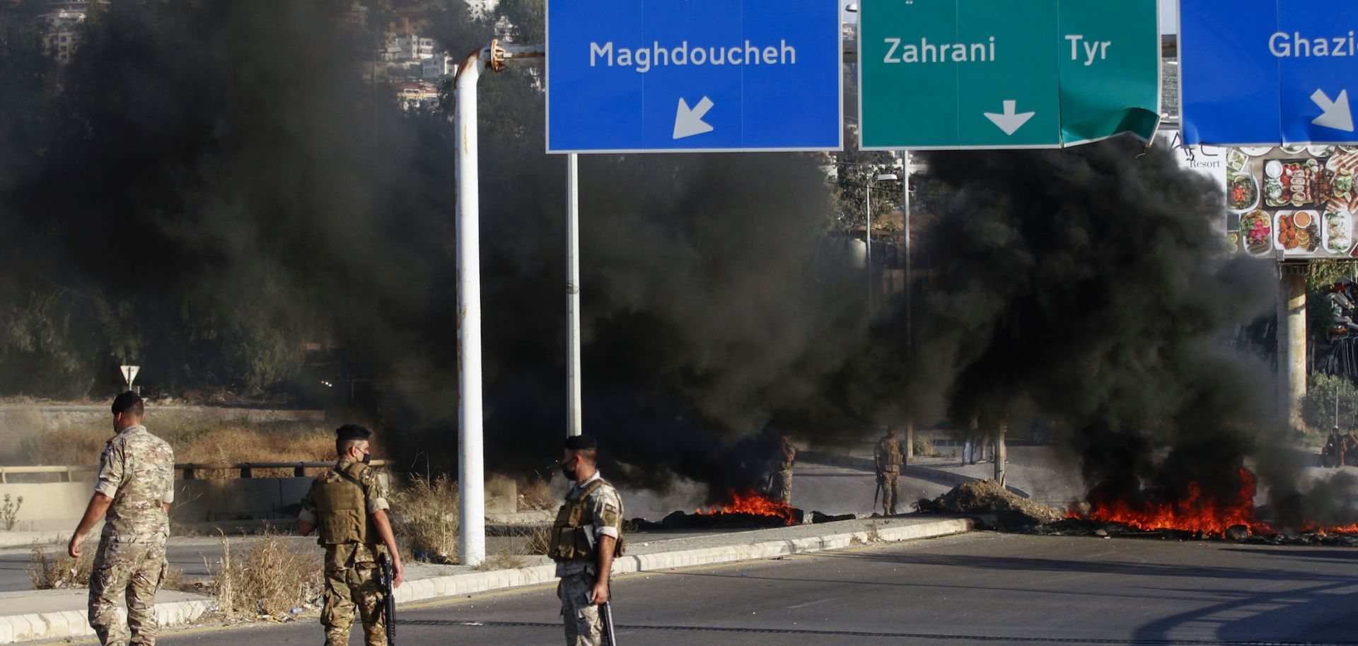 Soldiers in the southern Lebanese coastal town of Ghazieh on June 12, 2020, amid demonstrations that erupted after the sharp drop of the Lebanese pound on the black market.