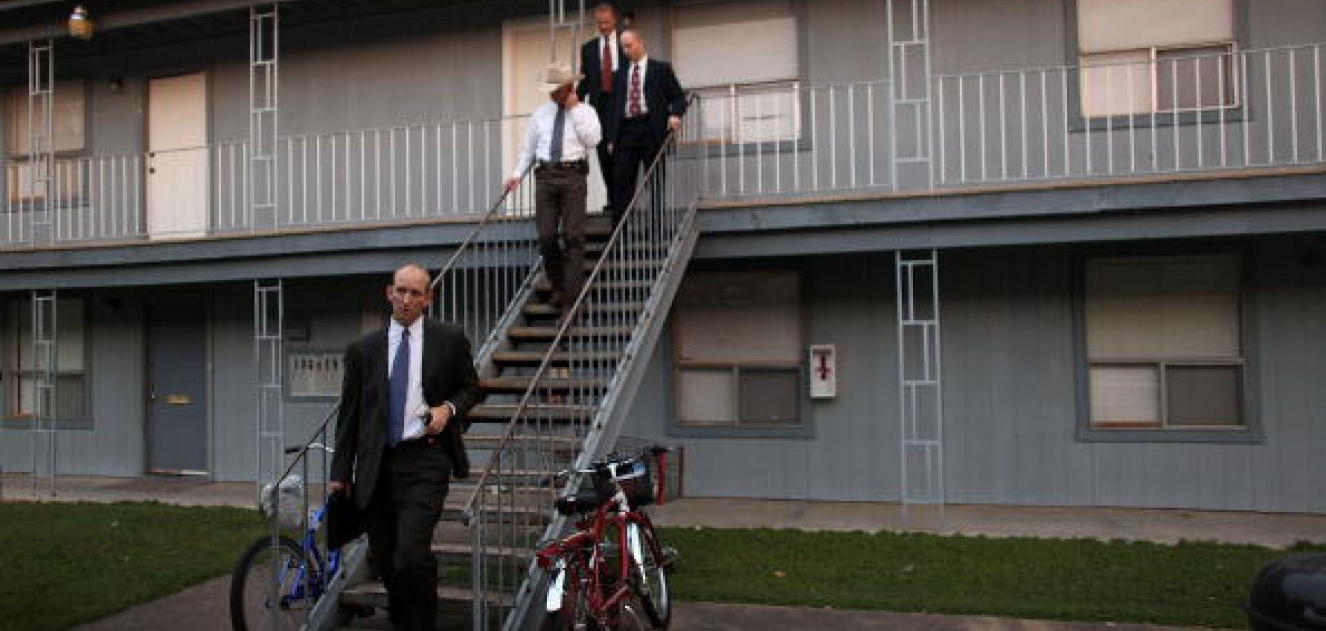 FBI agents and a Texas Ranger at the apartment complex where Fort Hood gunman U.S. Army Major Nidal Malik Hasan lived