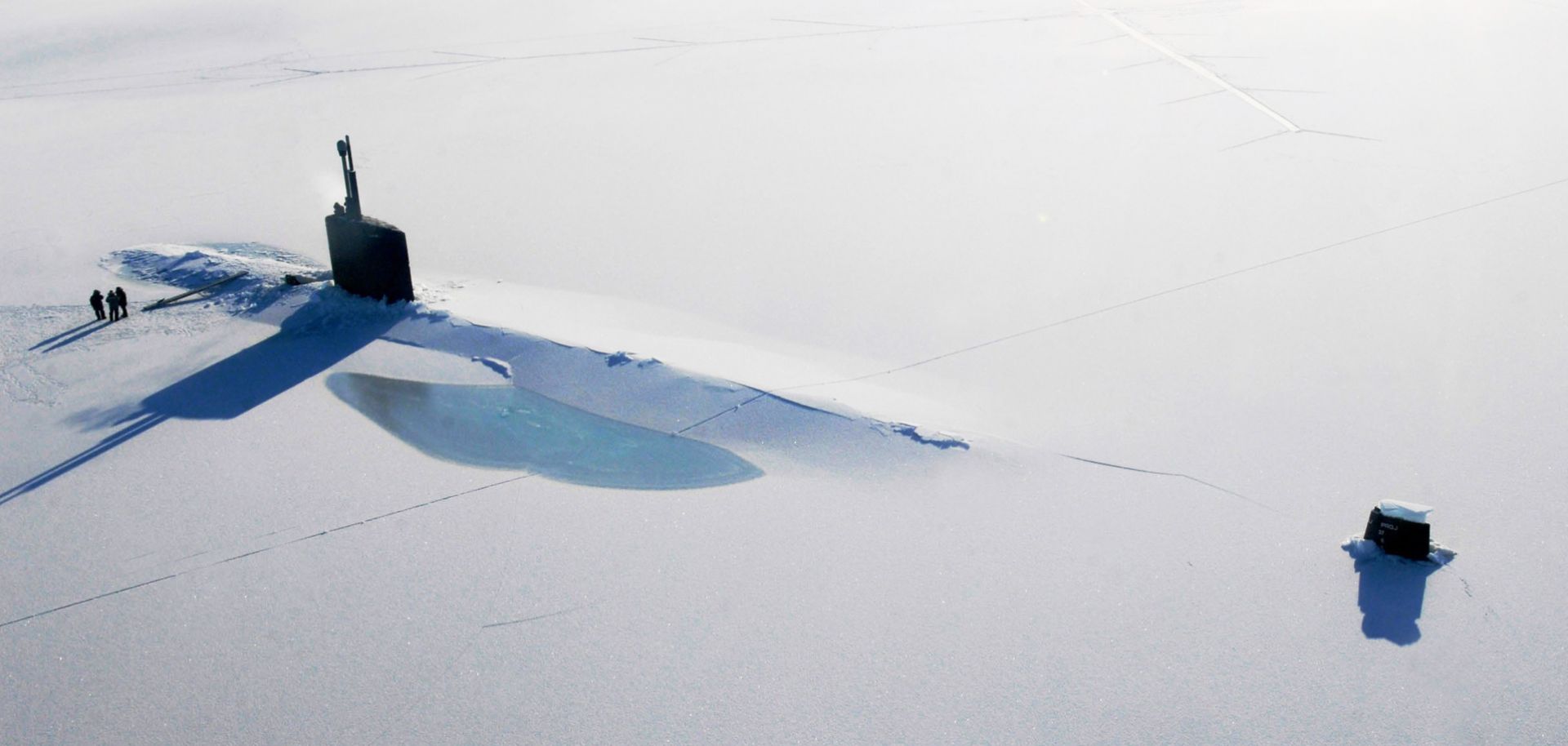 The Los Angeles-class submarine USS Annapolis (SSN 760) in the Arctic Ocean on March 21, 2009.