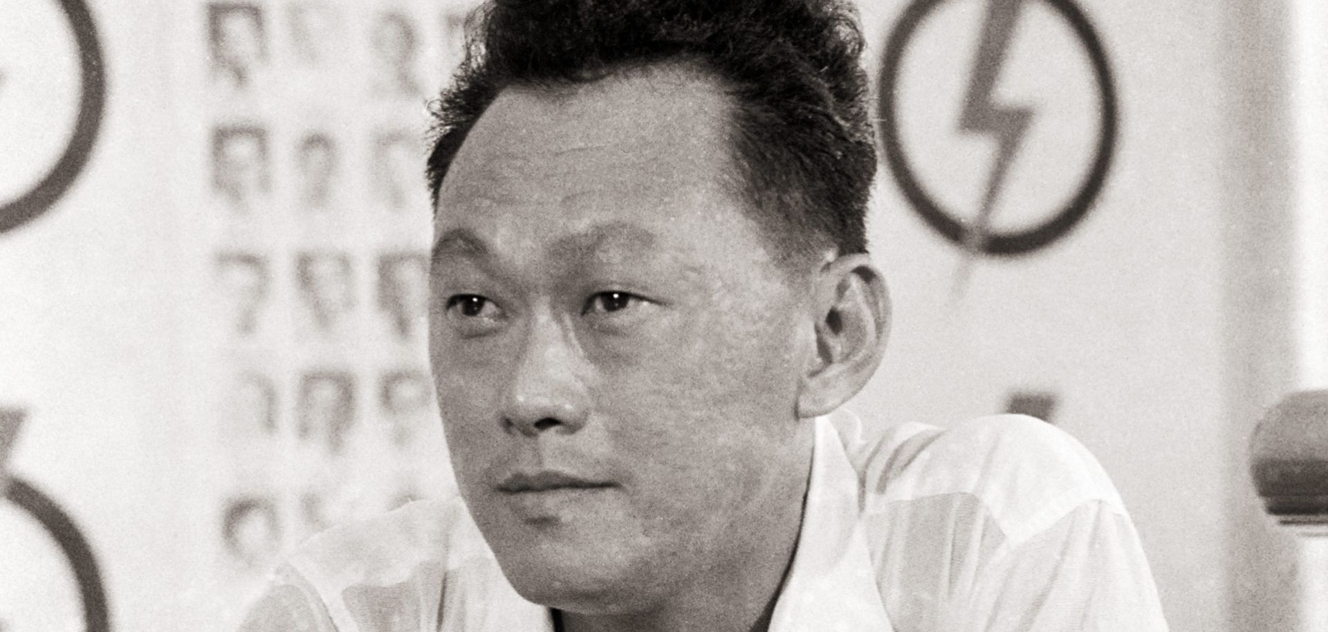 Lee Kuan Yew poses on June 5, 1959 after winning the elections in Singapore.