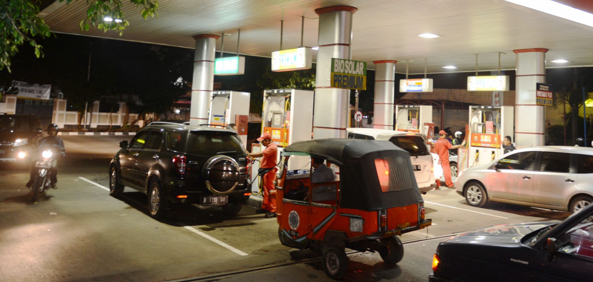 Indonesian motorists line up in at a Pertamina fuel station in Jakarta.