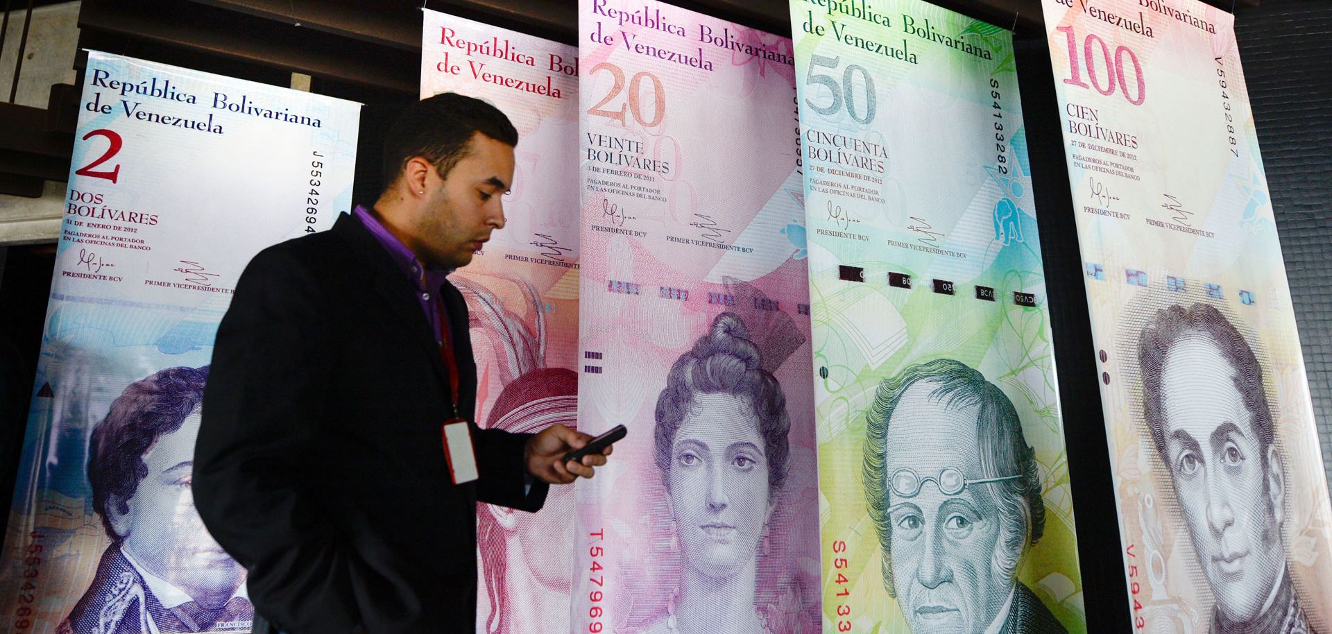 A Risky Currency Exchange in Venezuela