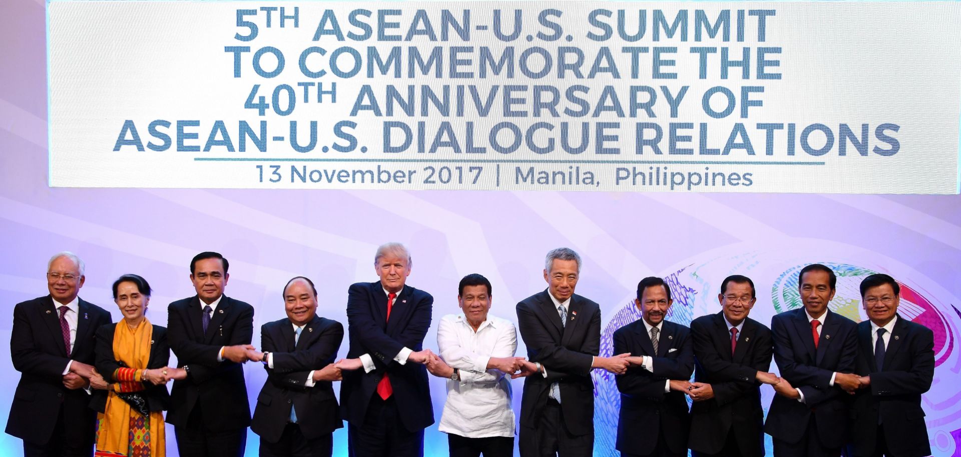 Leaders pose during the 31st Association of Southeast Asian Nations (ASEAN) Summit in Manila on Nov. 13.